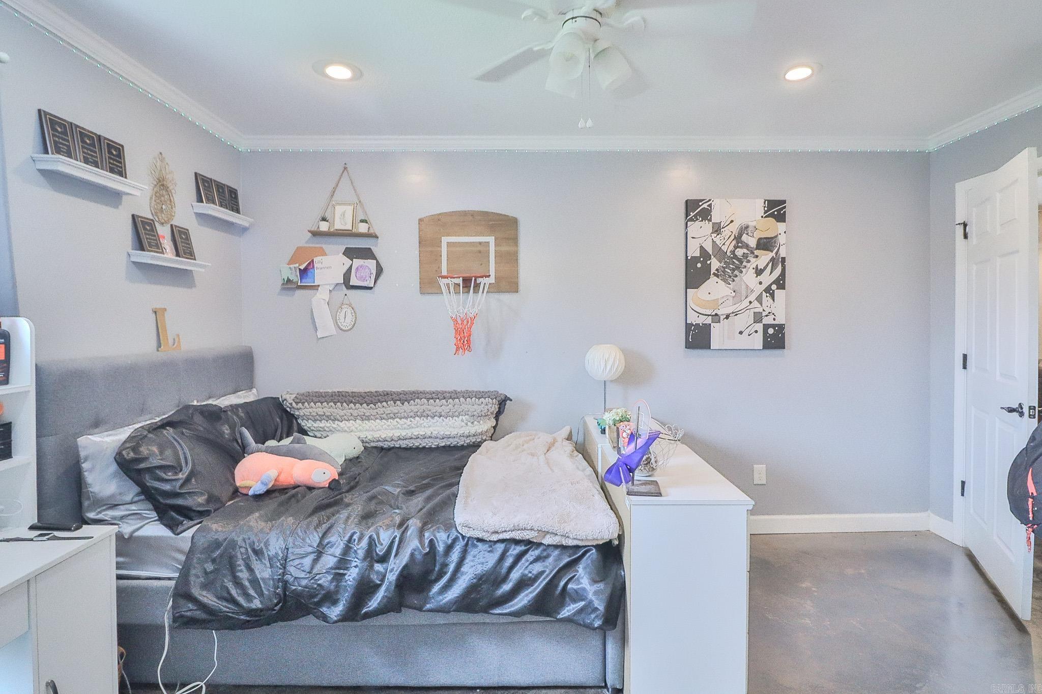 SOUTHPOINTE ACRES - Residential