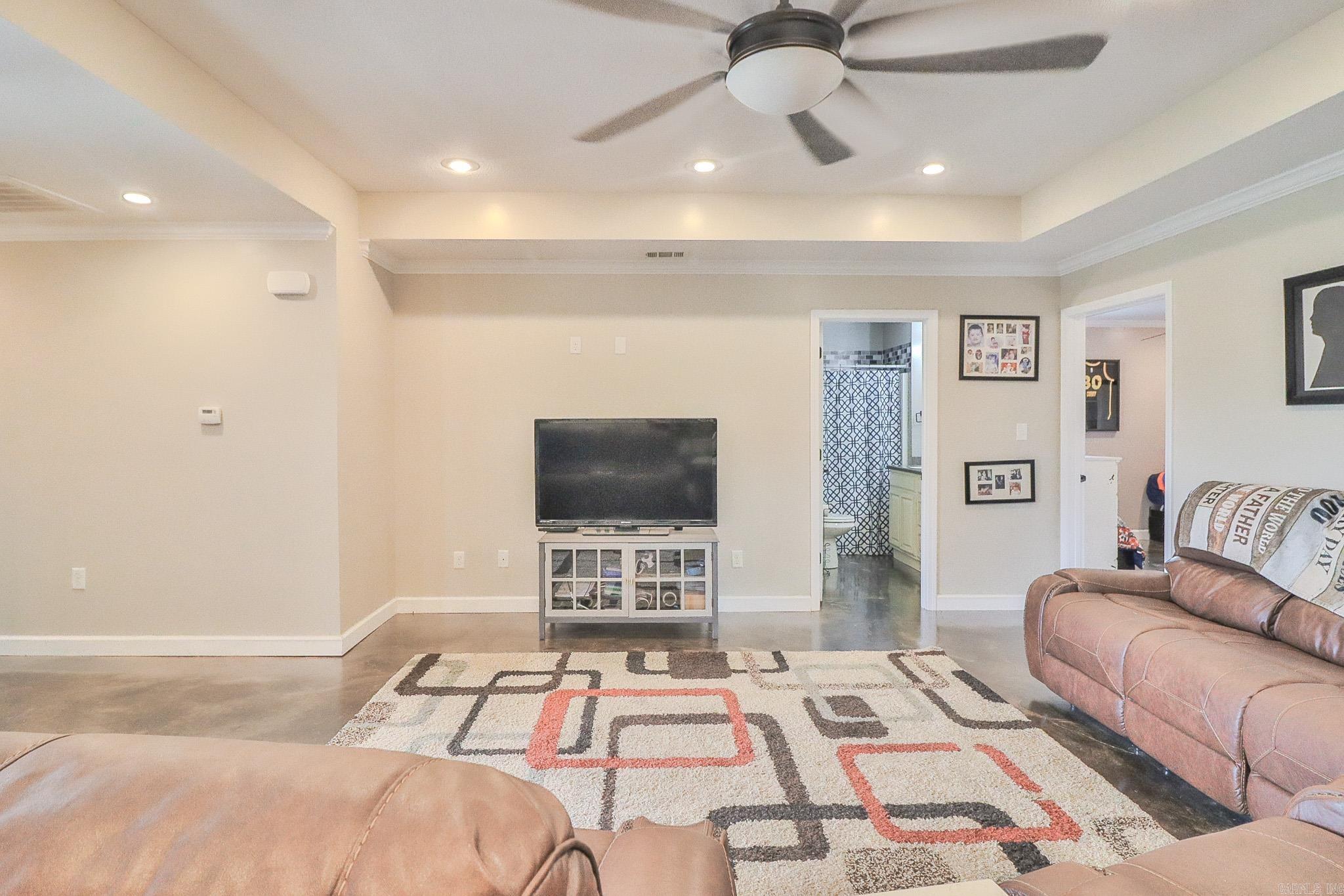 SOUTHPOINTE ACRES - Residential