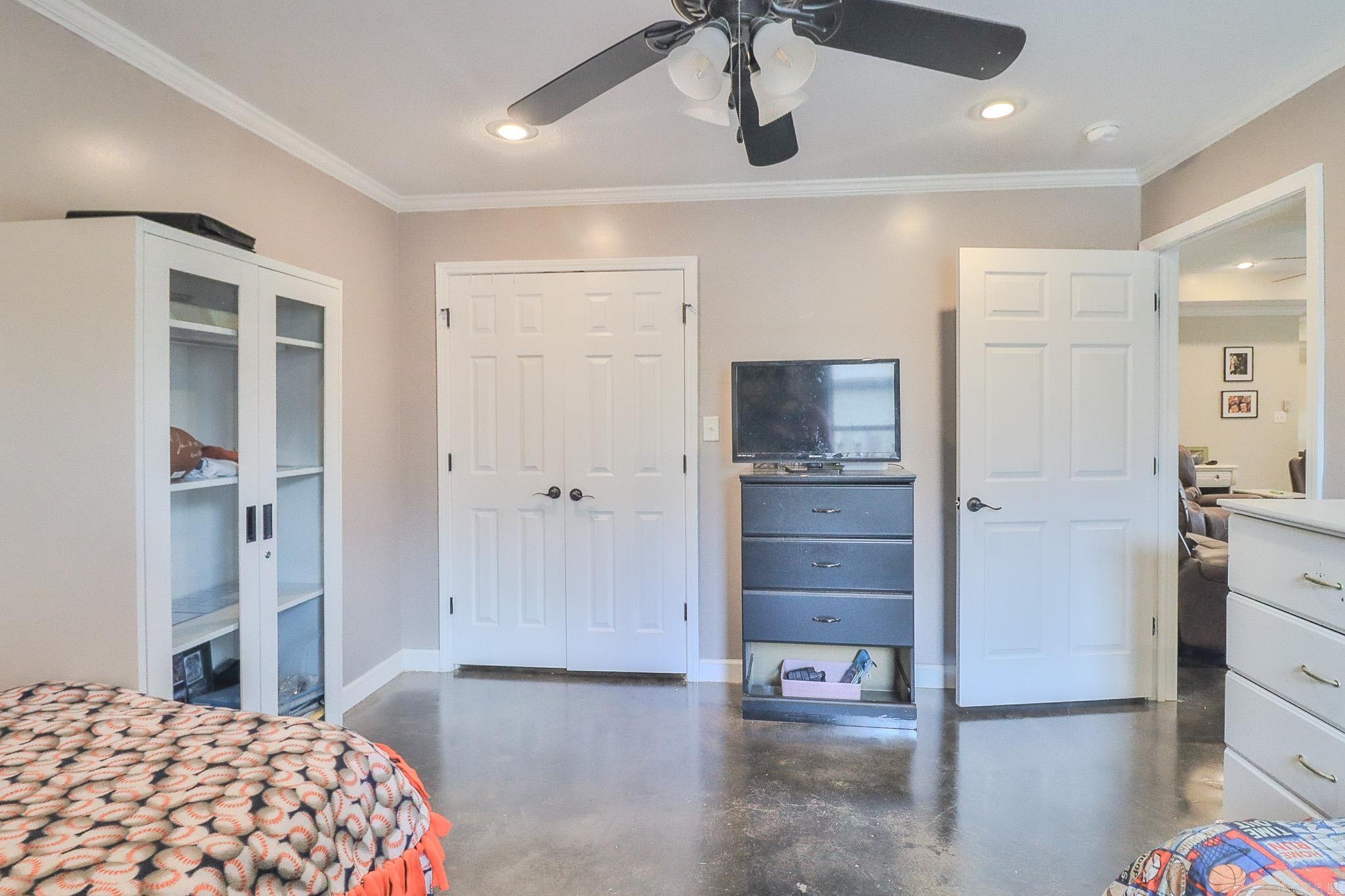 SOUTHPOINTE ACRES - Residential