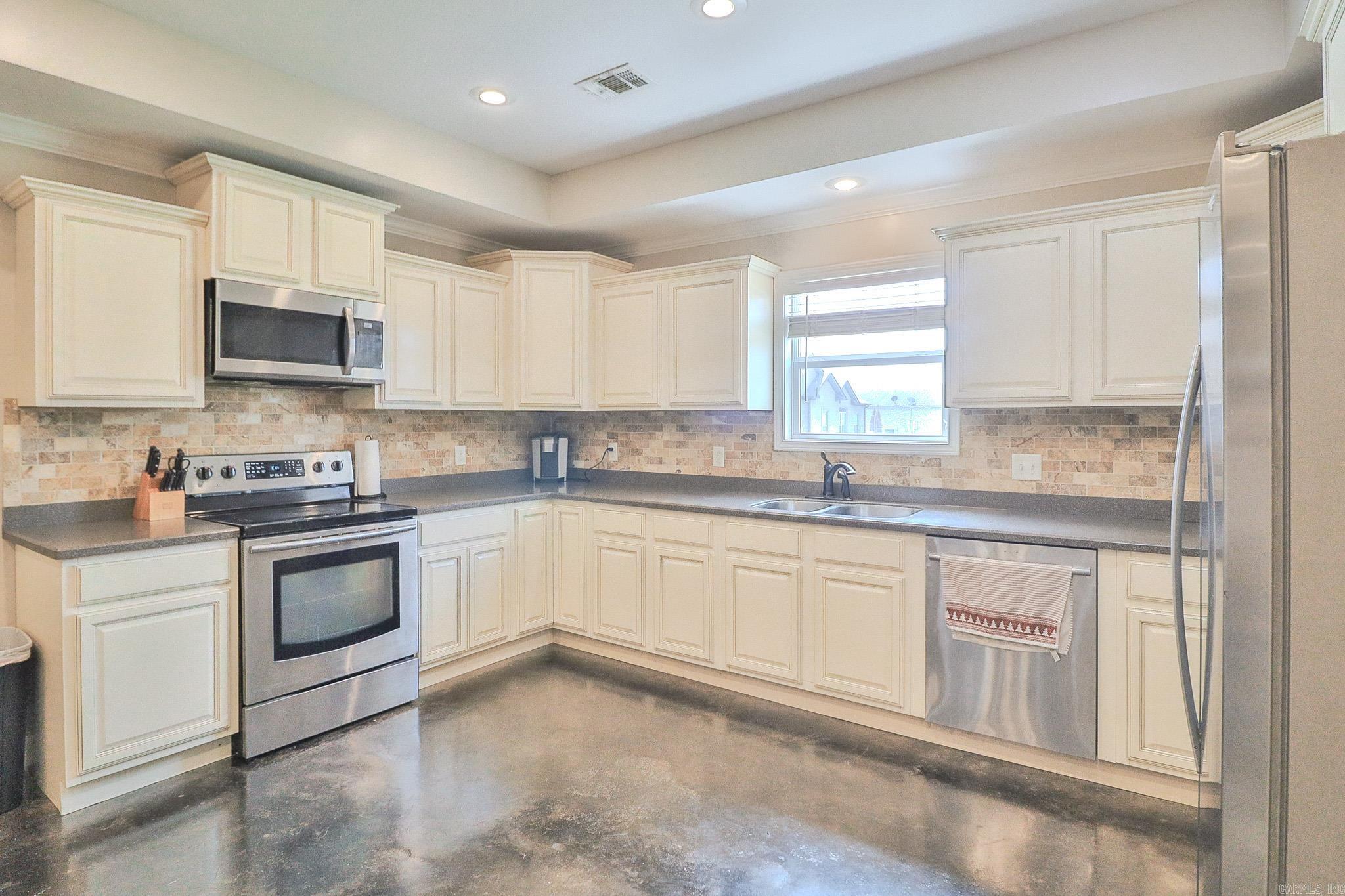 SOUTHPOINTE ACRES - Residential
