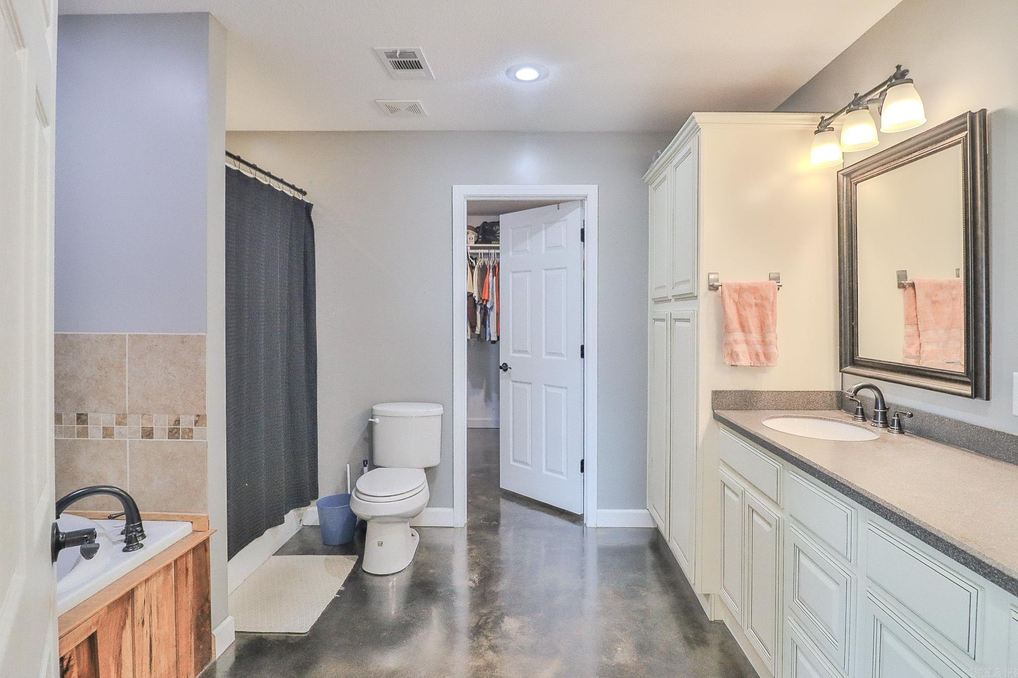 SOUTHPOINTE ACRES - Residential