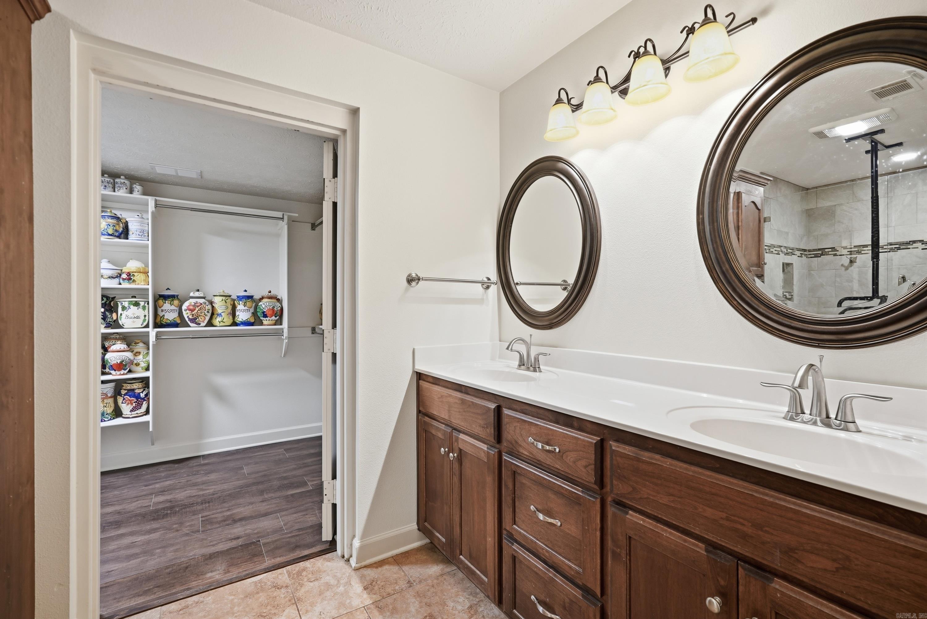 CEDAR KNOLLS & CEDAR VIEW - Residential