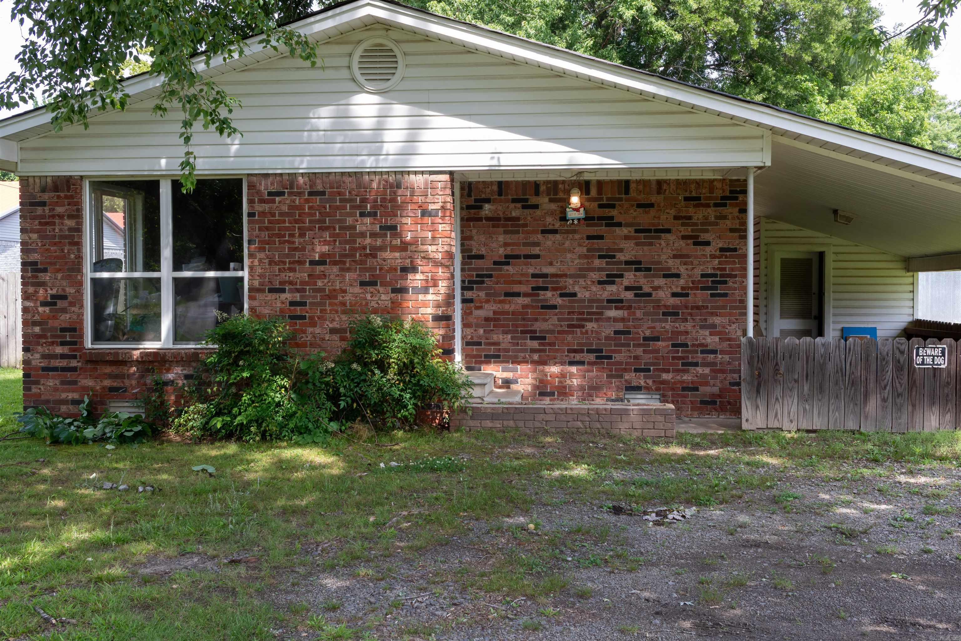 HIGHWAY 65 FRONTAGE, Are you looking for office space on hwy 65, this could be your spot. Property offers high visibility that is dual zoned for commercial and residential. 3-bedroom 1.5 bath with large, insulated storage sitting on one acre of land. New flooring in kitchen and living space and privacy fence in the back.