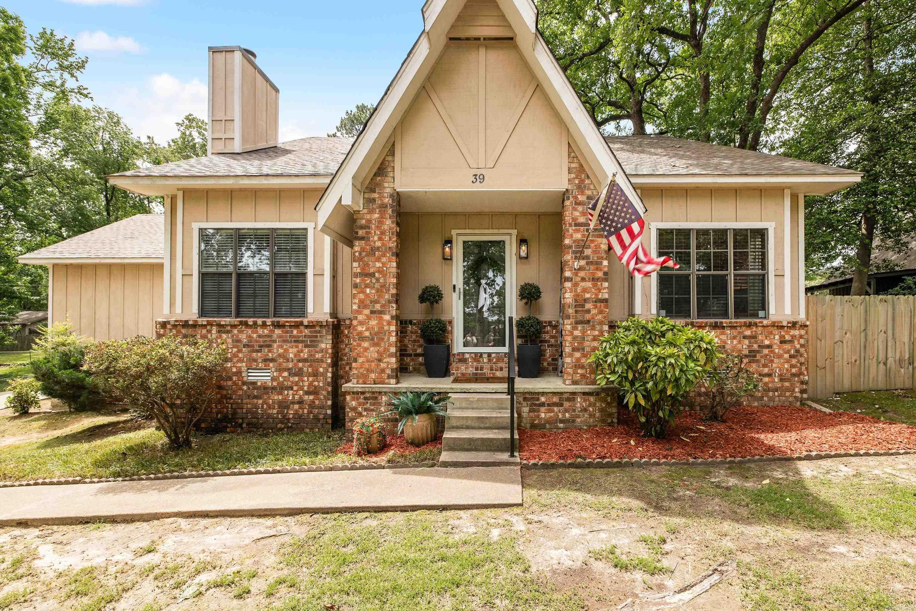 TWIN OAKS - Residential