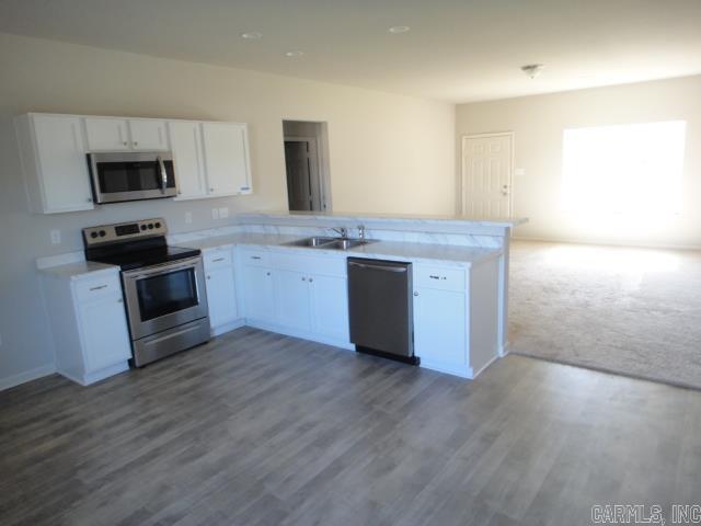 OAKLAND GROVE ESTATES - Residential