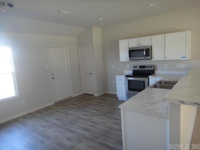 OAKLAND GROVE ESTATES - Residential
