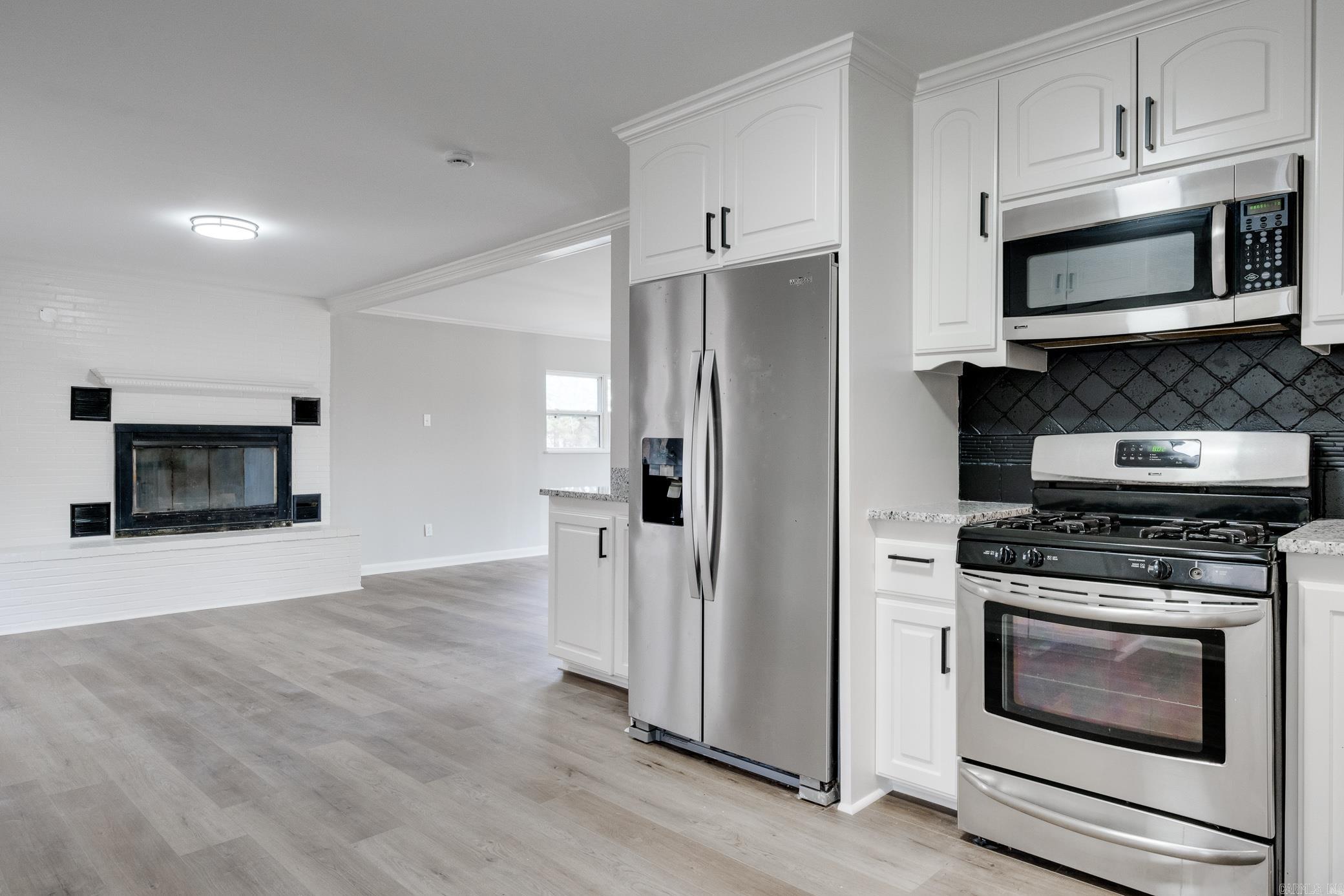 BEAUTIFUL LAKEVIEW - Residential