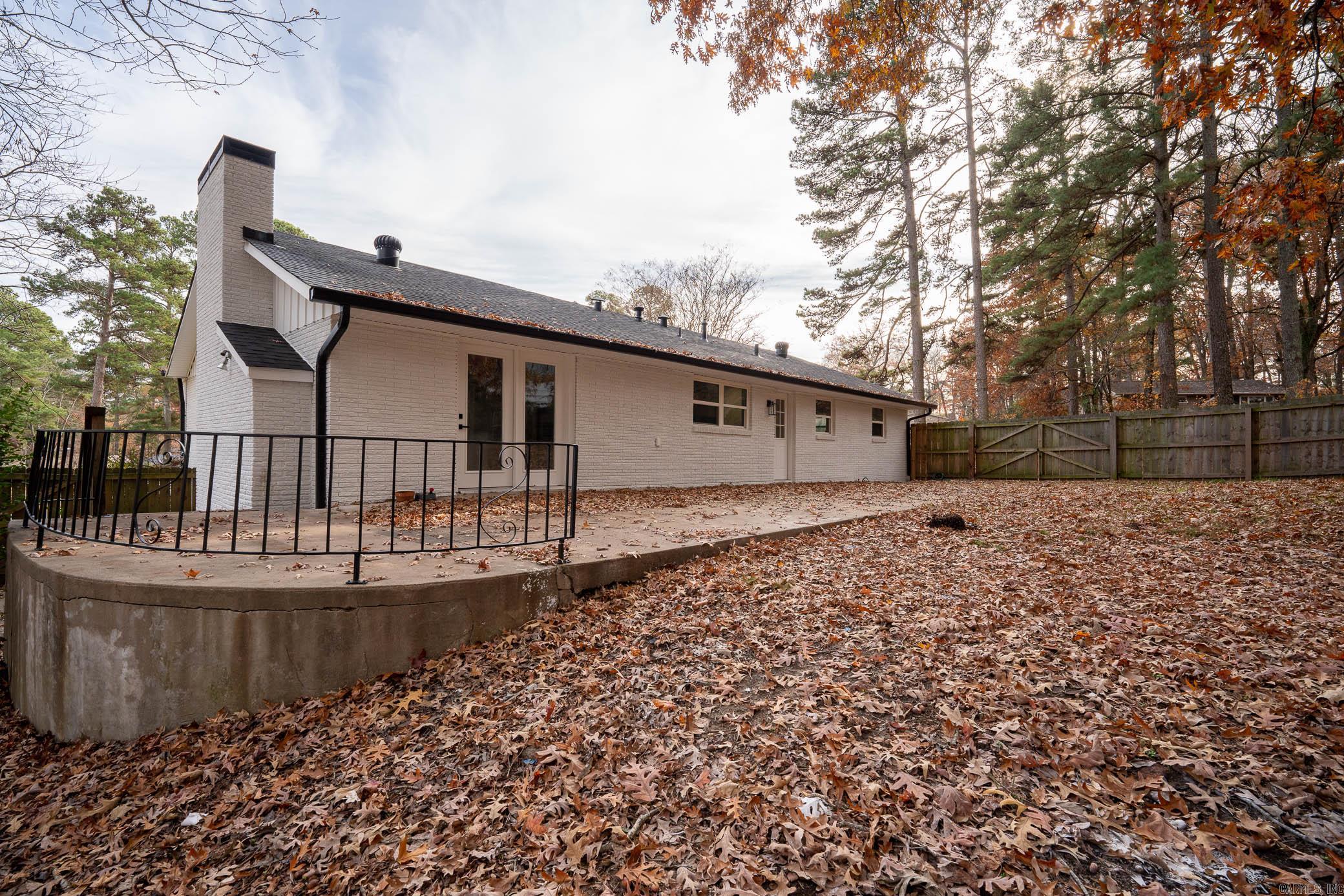 BEAUTIFUL LAKEVIEW - Residential