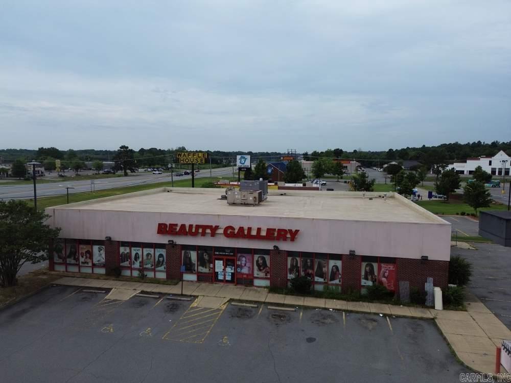 7500 Square feet of Retail space on 1.2 acres of prime real estate with high visibility and high traffic count. Building and Land only. View property during business hours. Monday-Saturday 10-7 Square foot approximate please measure.