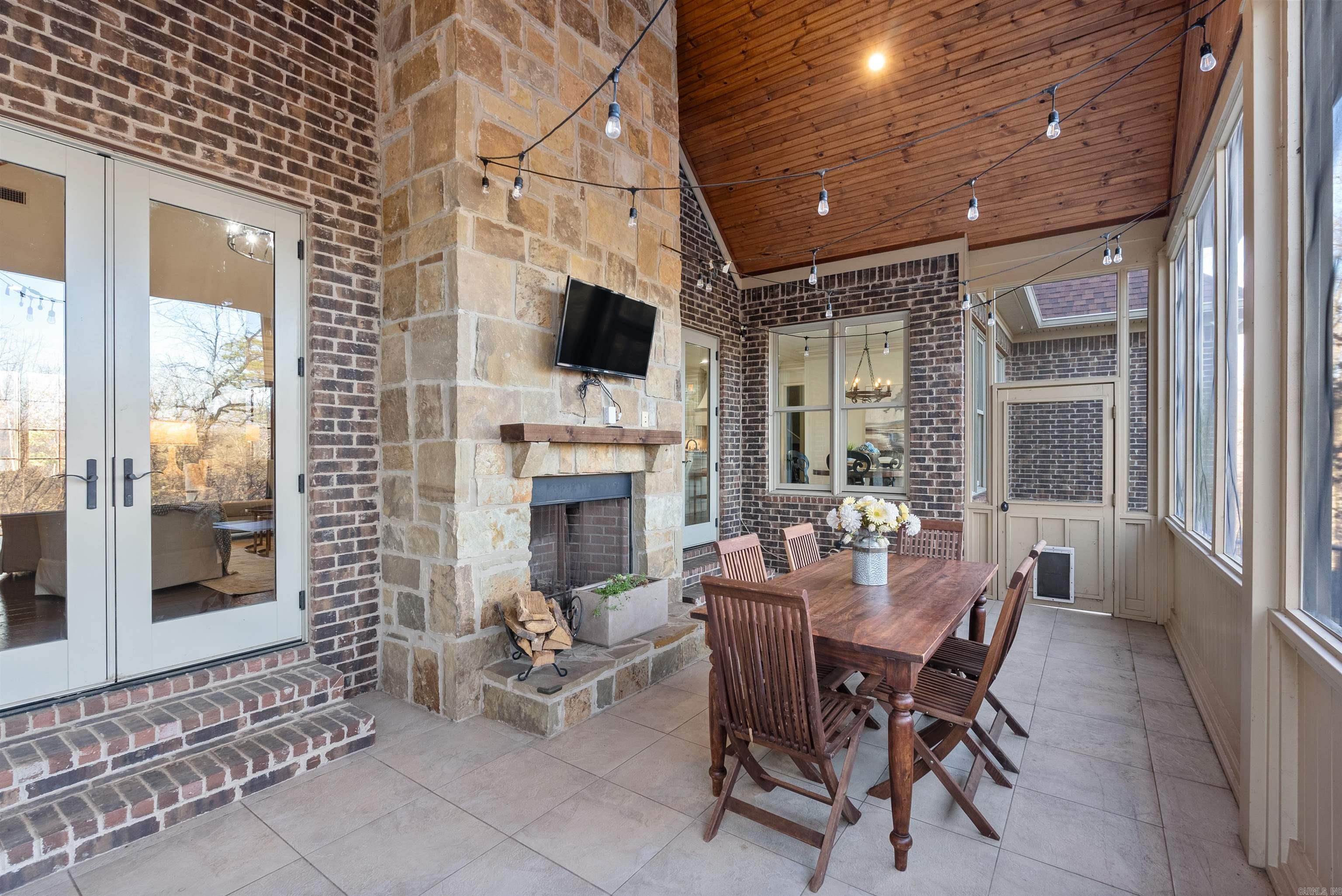 WOODLANDS EDGE - Residential