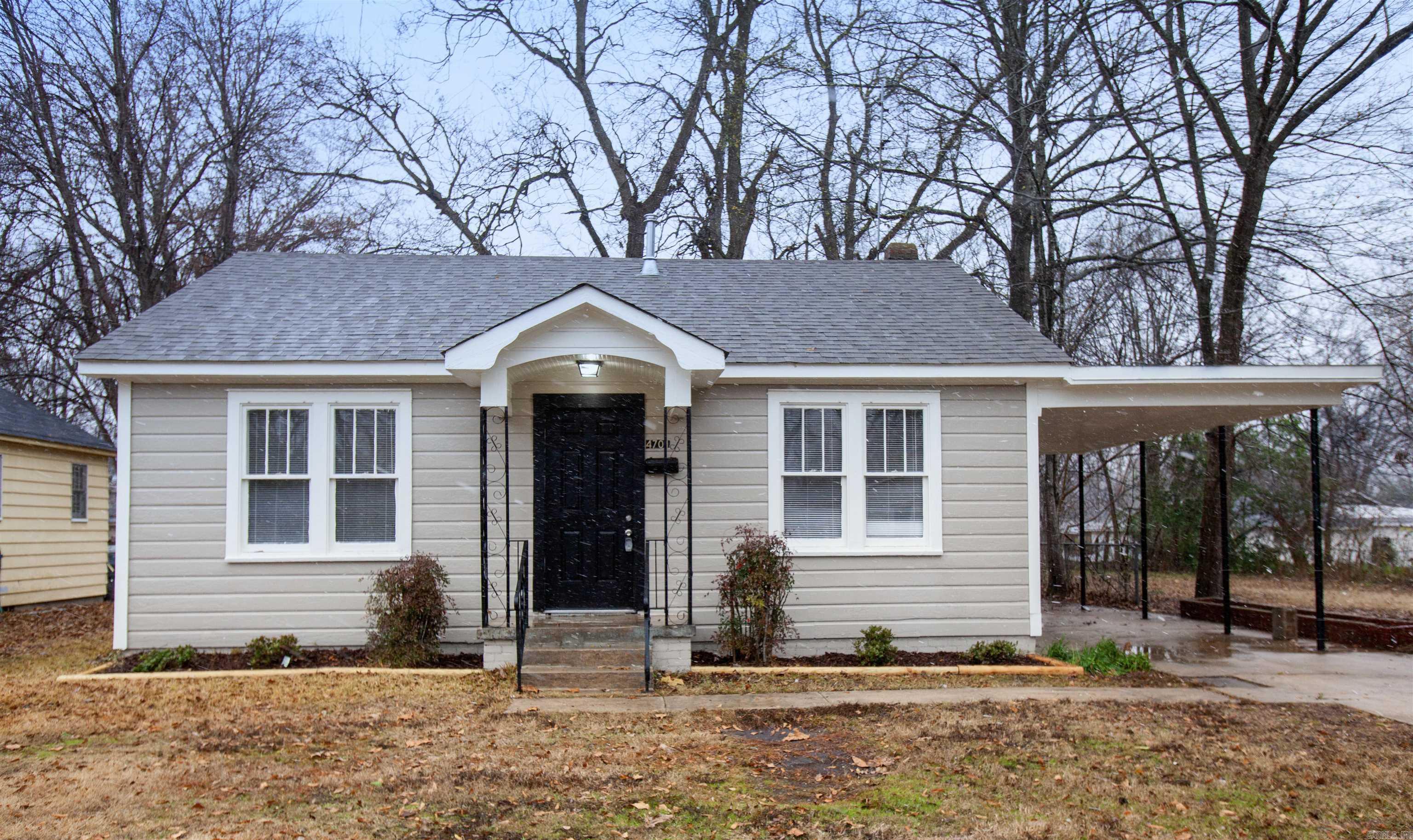 MOVE IN SPECIAL! HALF OFF FIRST MONTH’S RENT!   Newly remodeled 2BD in North Little Rock that’s waiting for you to call home. New paint and flooring throughout. Granite countertops in the kitchen. The lease for this property is for 2 years with a 3% increase after the first year. Income has to be 3x the amount of rent unless you have a housing voucher.   **ALL PROPERTIES MAY NOT BE MOVE-IN READY**