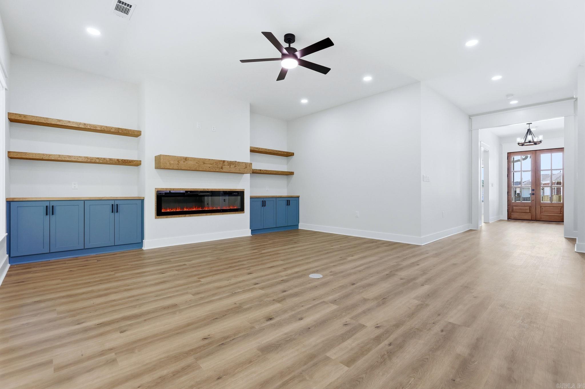 MIDTOWN BRYANT - Residential