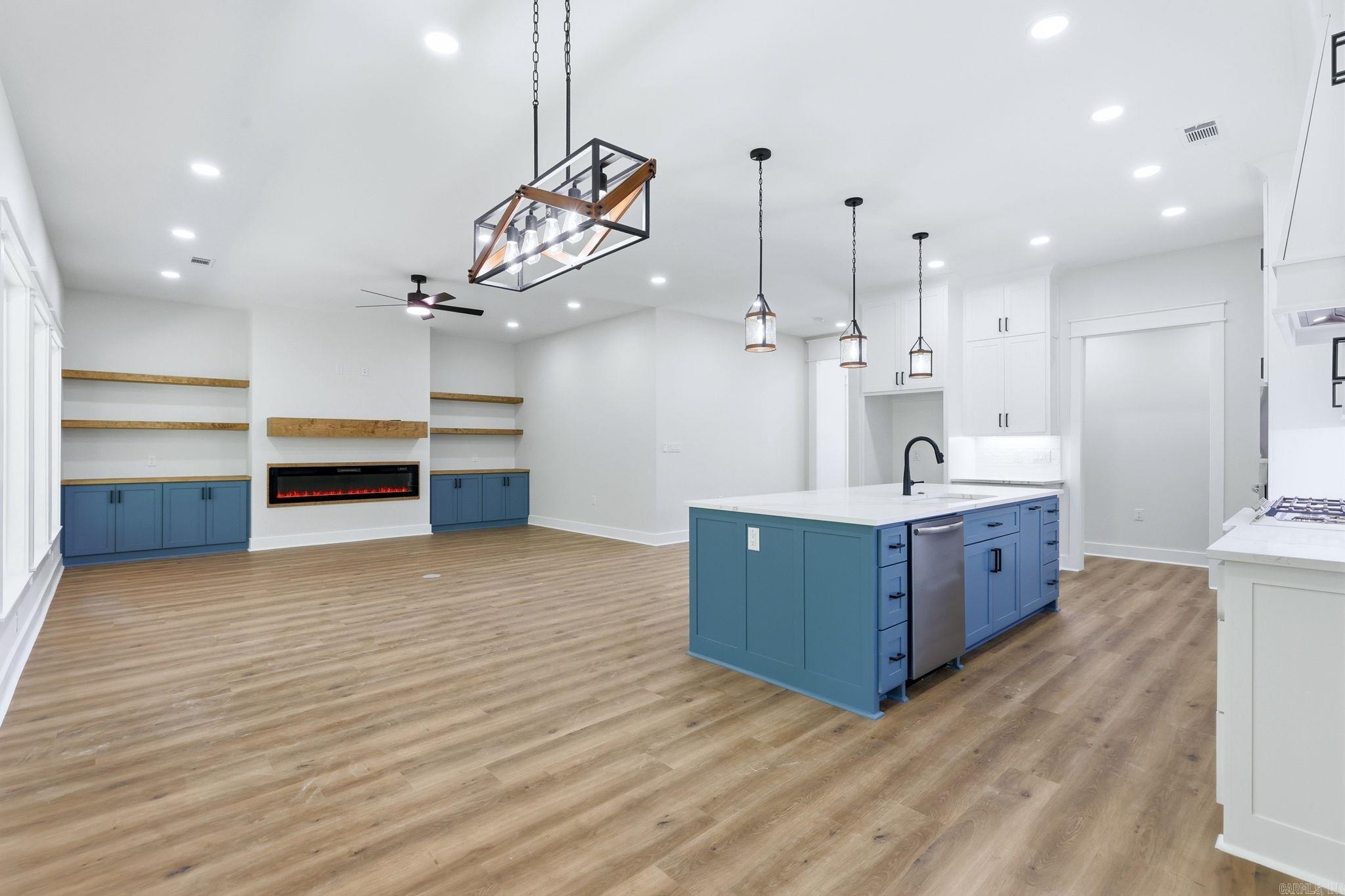 MIDTOWN BRYANT - Residential