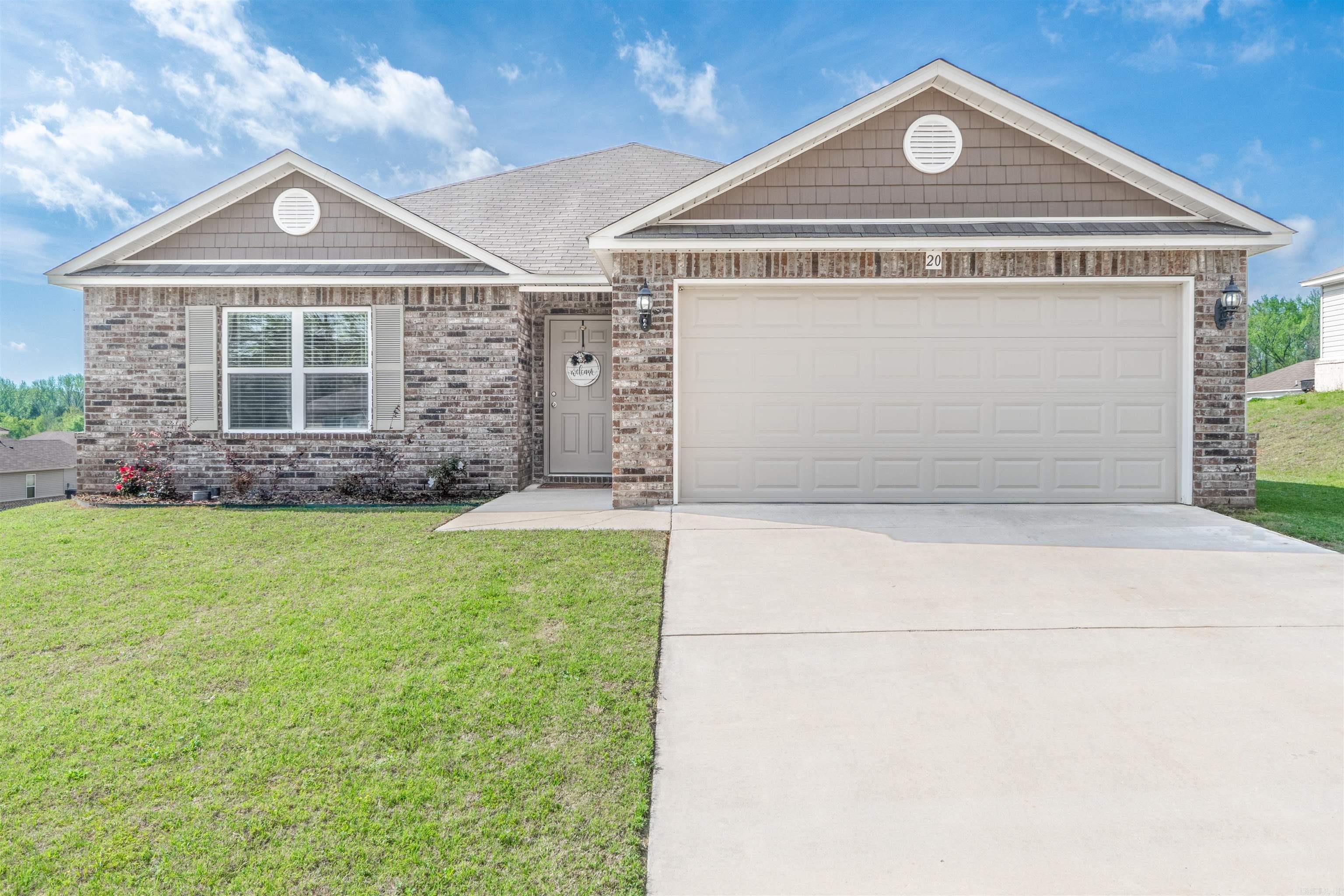 Welcome to Oakland Grove Estates. This is a rare find. It has been meticulously maintained, featuring 3 bedrooms, and 2 baths.  The primary bedroom is a great size and allows ample room for all of your needs. The open floor plan has a functional kitchen with a breakfast bar that seats 4 and dining room space. The covered patio allows you to BBQ and enjoy the outdoors.  If you like to entertain this is the perfect home for you. Great Location, easy access to shopping, interstate, and to one of the top school districts around. Qualifies for RD loan!!