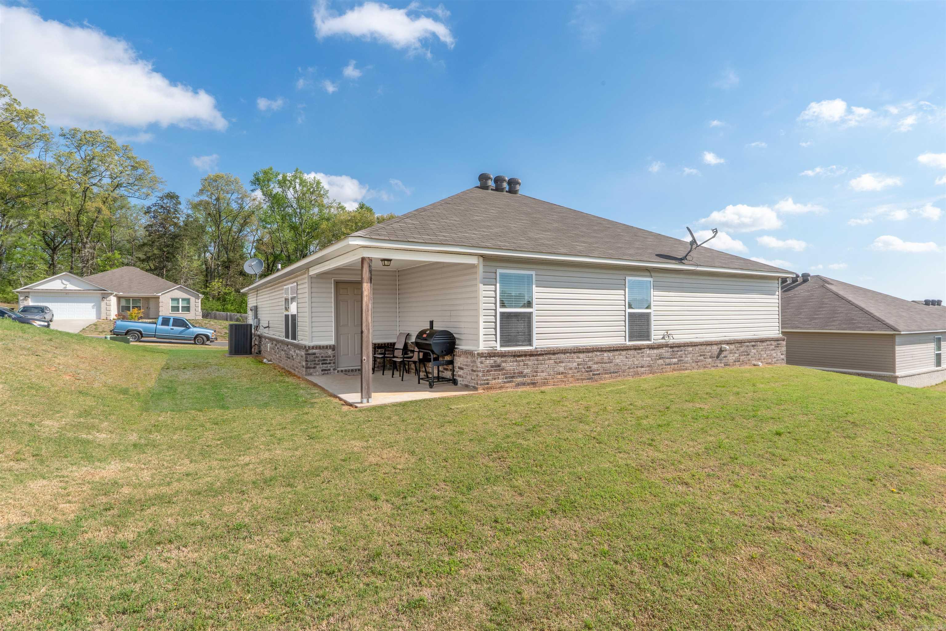 OAKLAND GROVE ESTATES - Residential