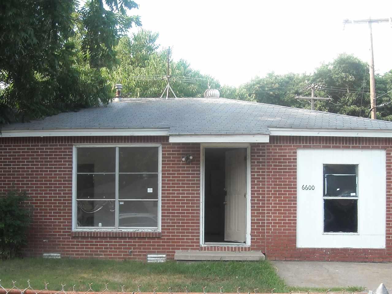 Cozy and cute 3 bedroom, 1 bath Fourche Dam home for rent! Completely renovated!