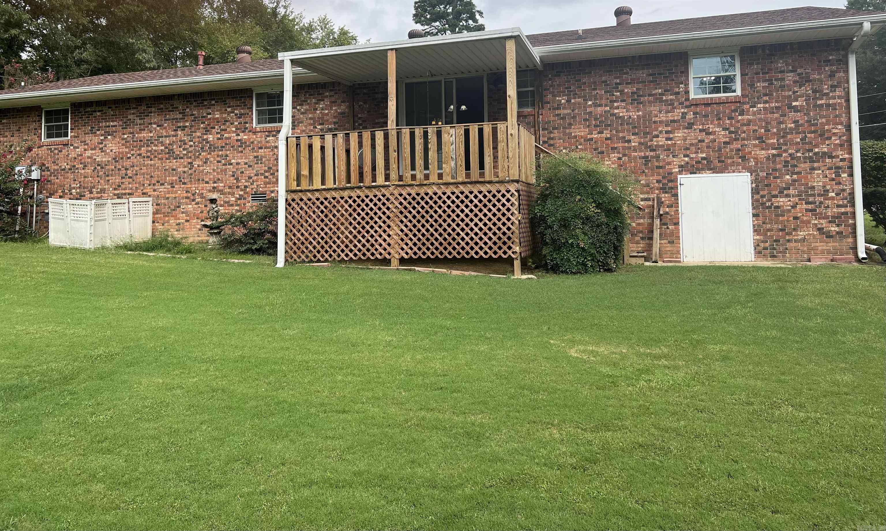 COUNTRY CLUB ESTATES - Residential