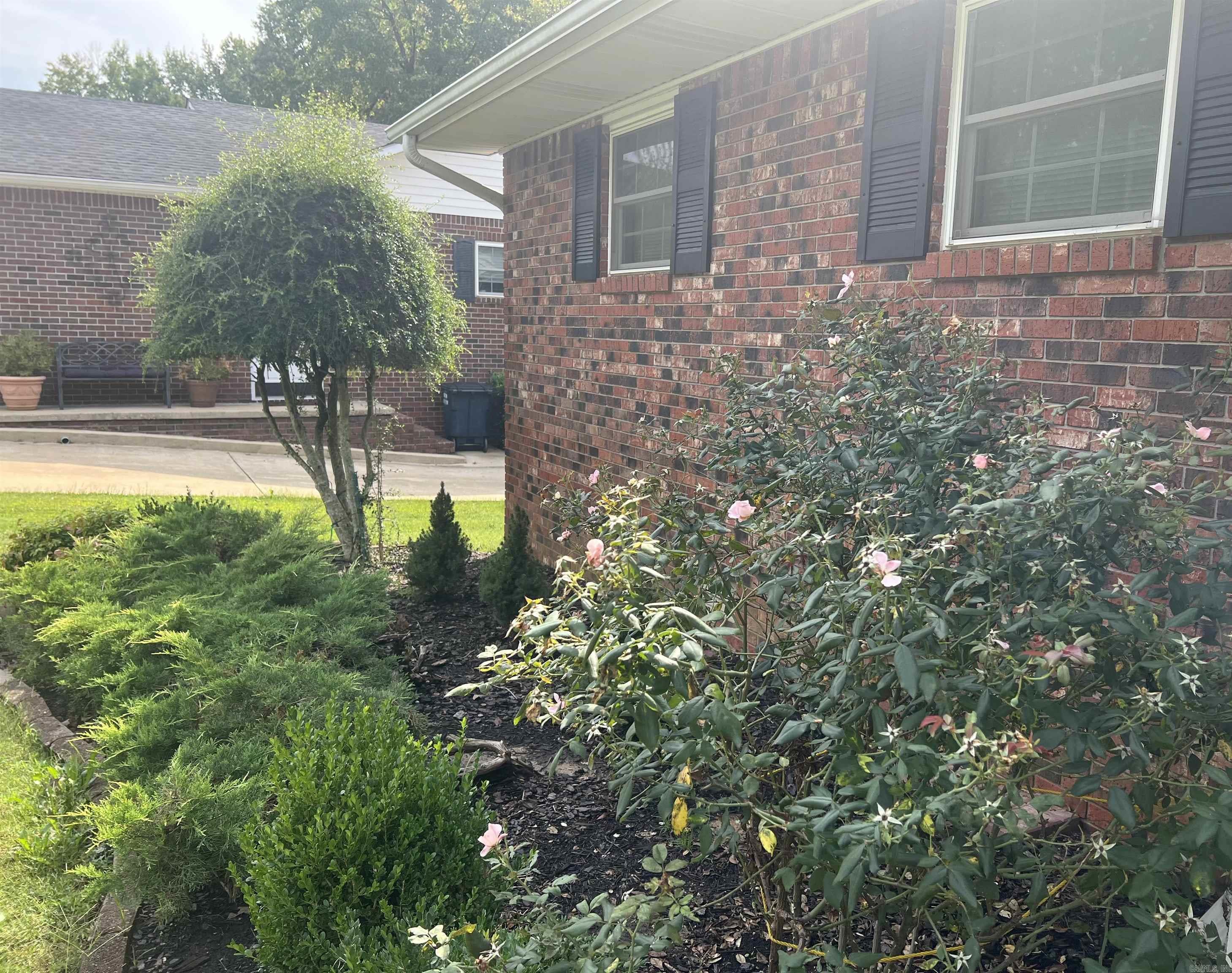 COUNTRY CLUB ESTATES - Residential