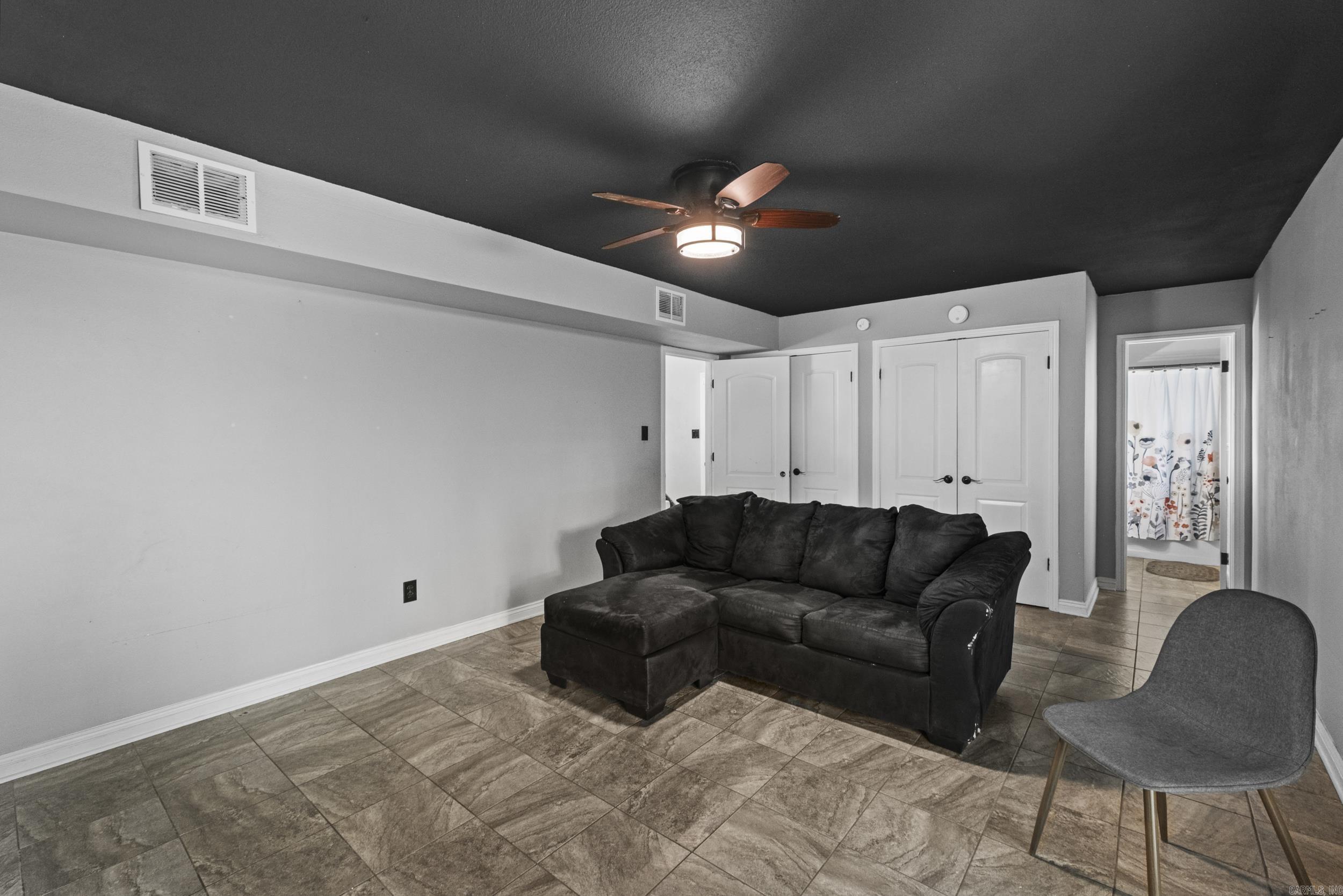 STONEWALL - Residential