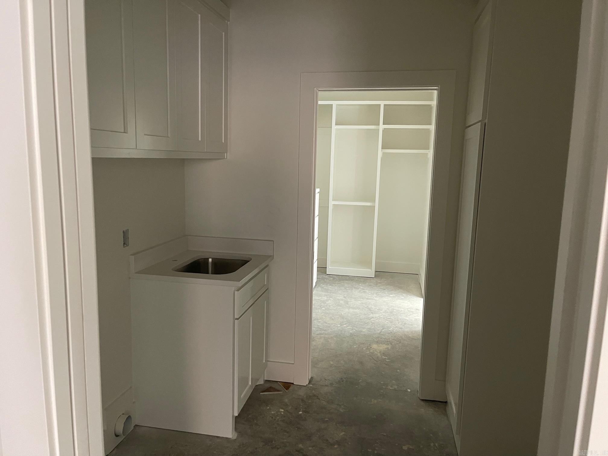 WHITE OAK MANOR - Residential