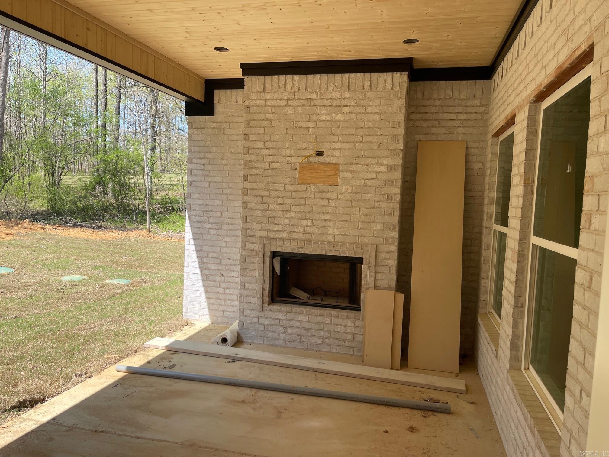 WHITE OAK MANOR - Residential