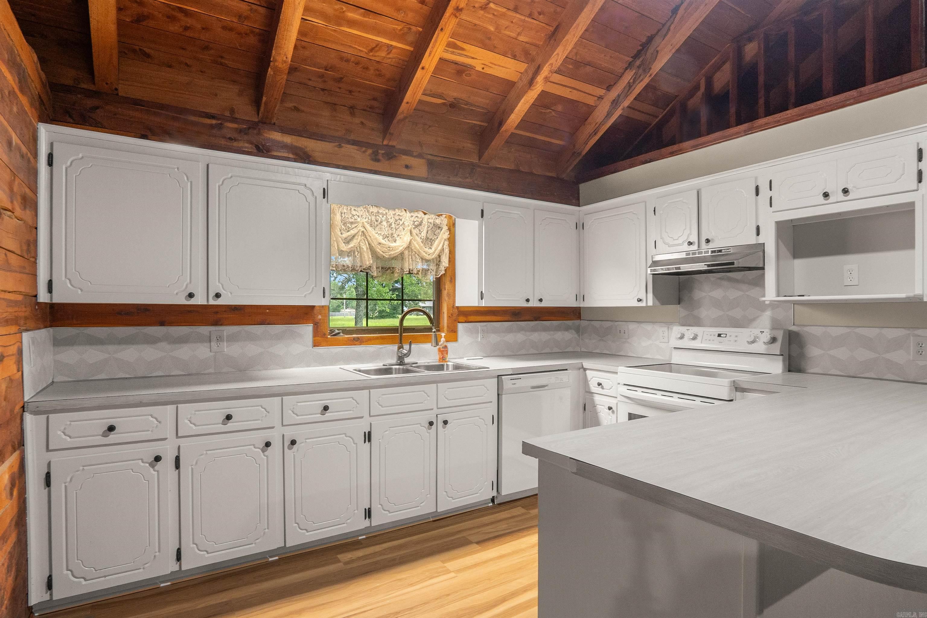 PICKTHORNE ESTATES - Residential