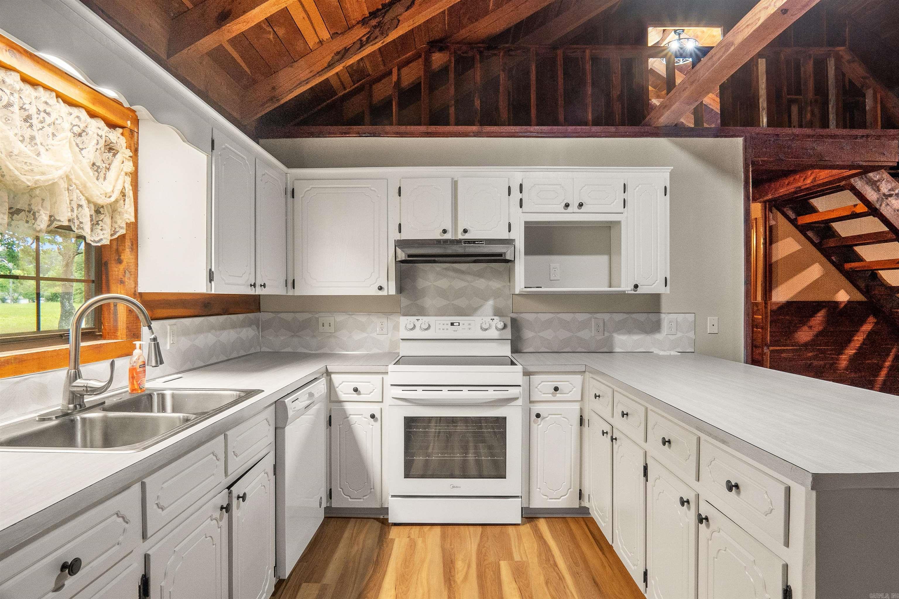 PICKTHORNE ESTATES - Residential