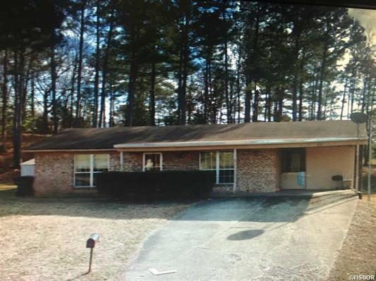 Great Lake Hamilton School District neighborhood---Home is in a cul-de-sac with no through traffic--Convenient to Shopping, Dining and bypass.