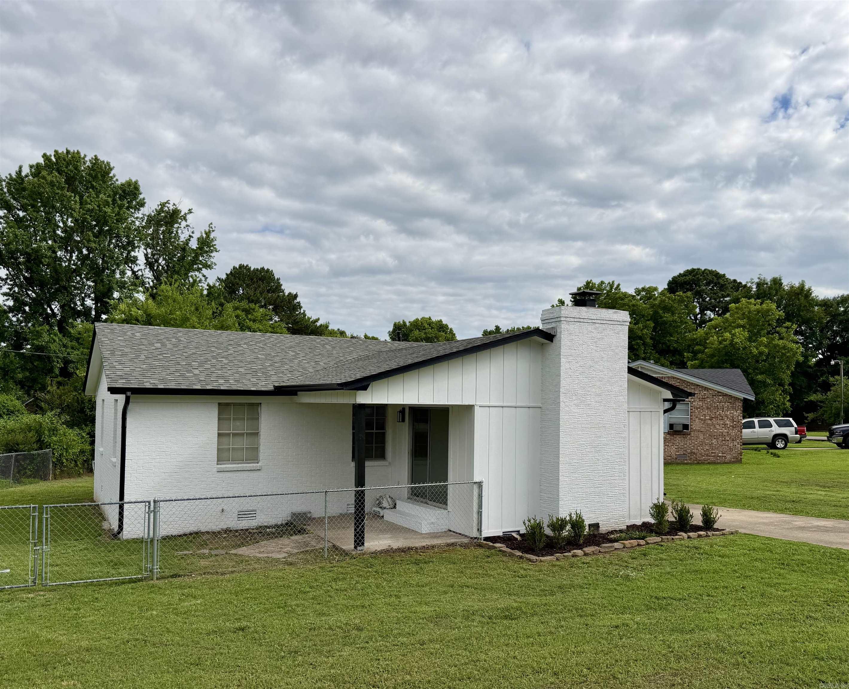 THOMPSON HEIGHTS - Residential