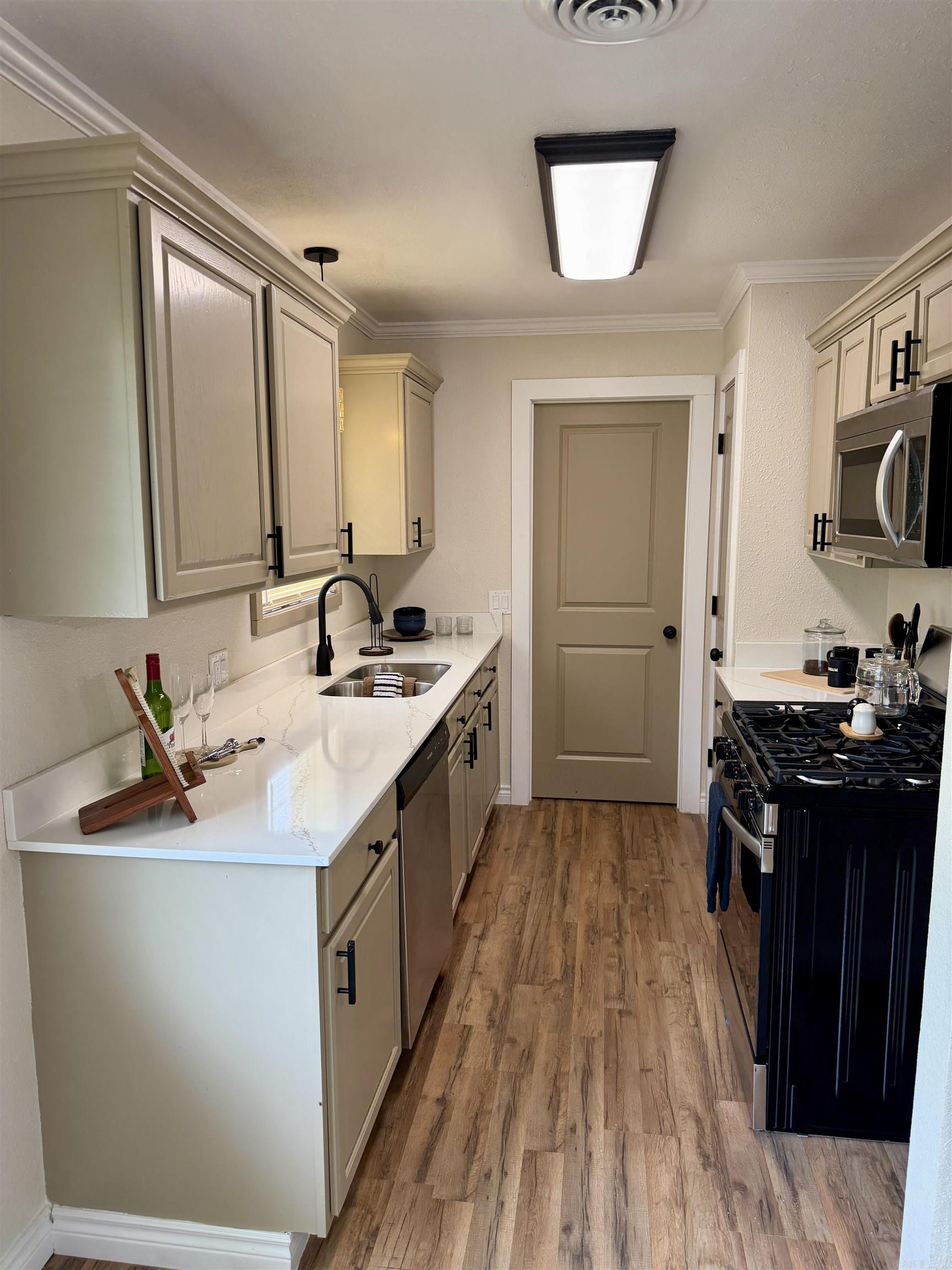 THOMPSON HEIGHTS - Residential