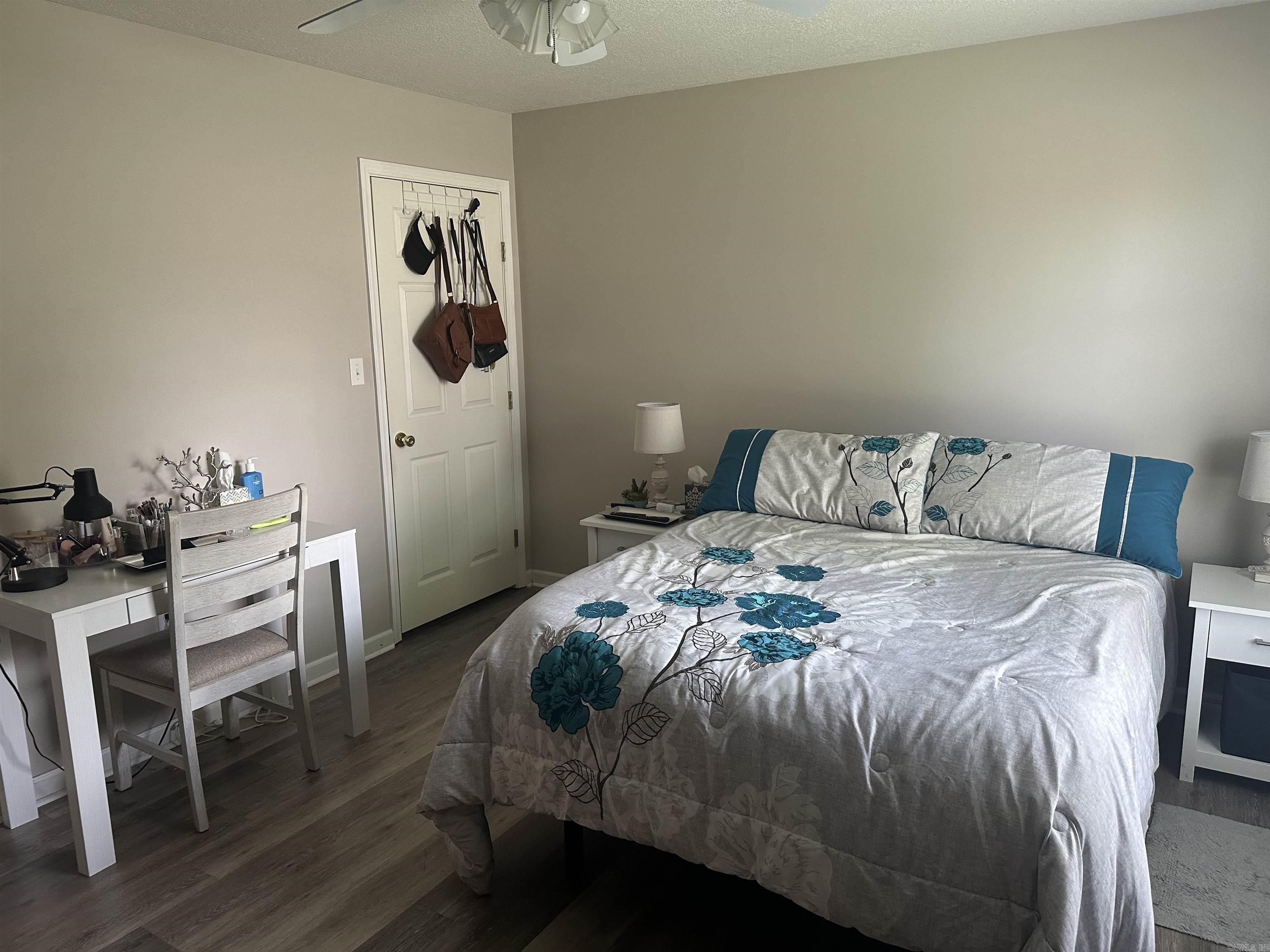 WALNUT CORNER - Residential