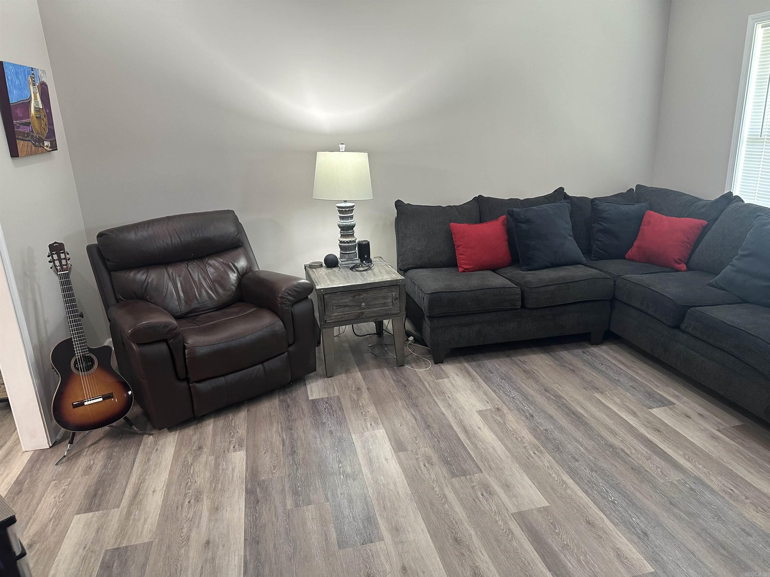 WALNUT CORNER - Residential