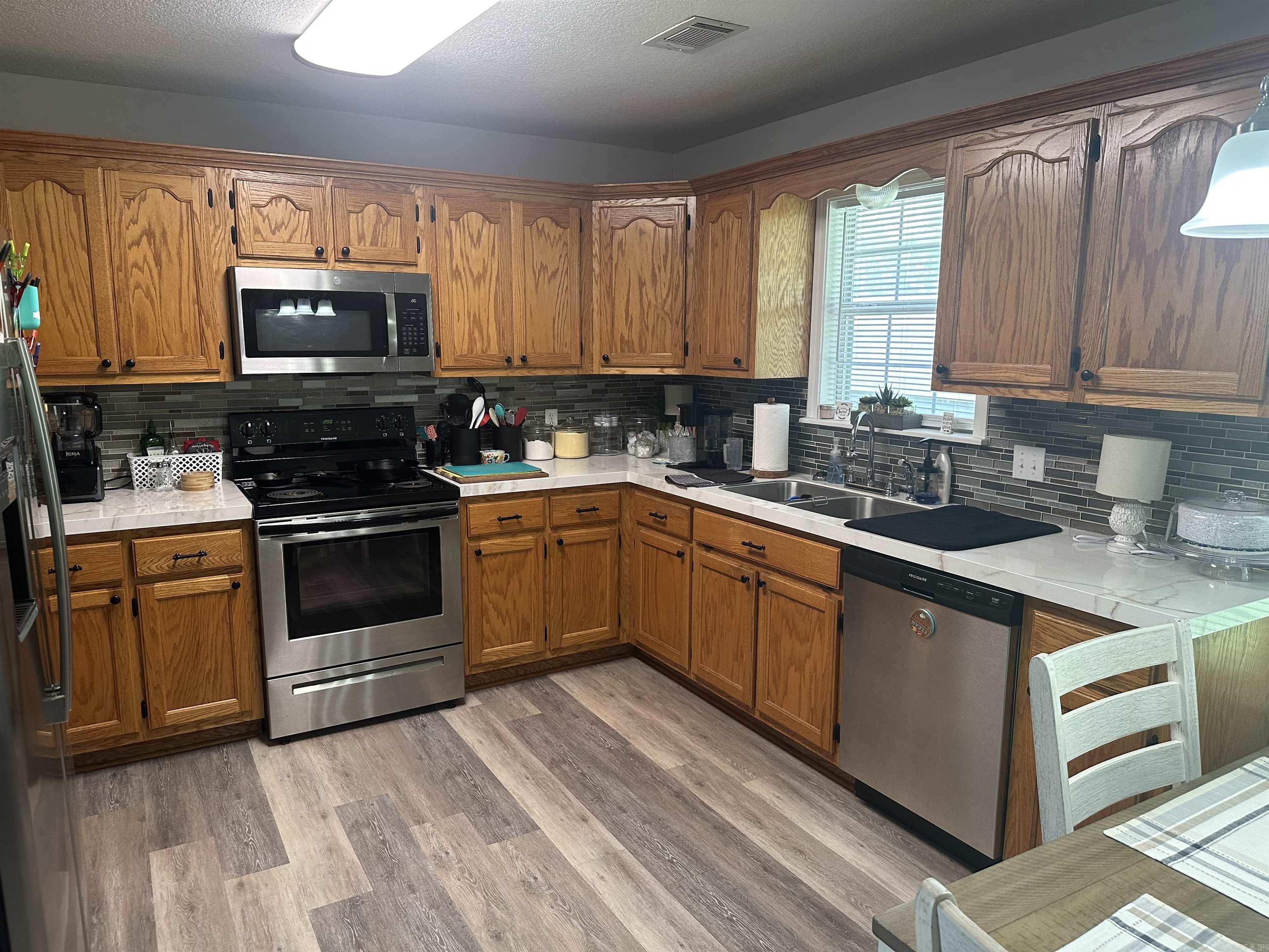 WALNUT CORNER - Residential