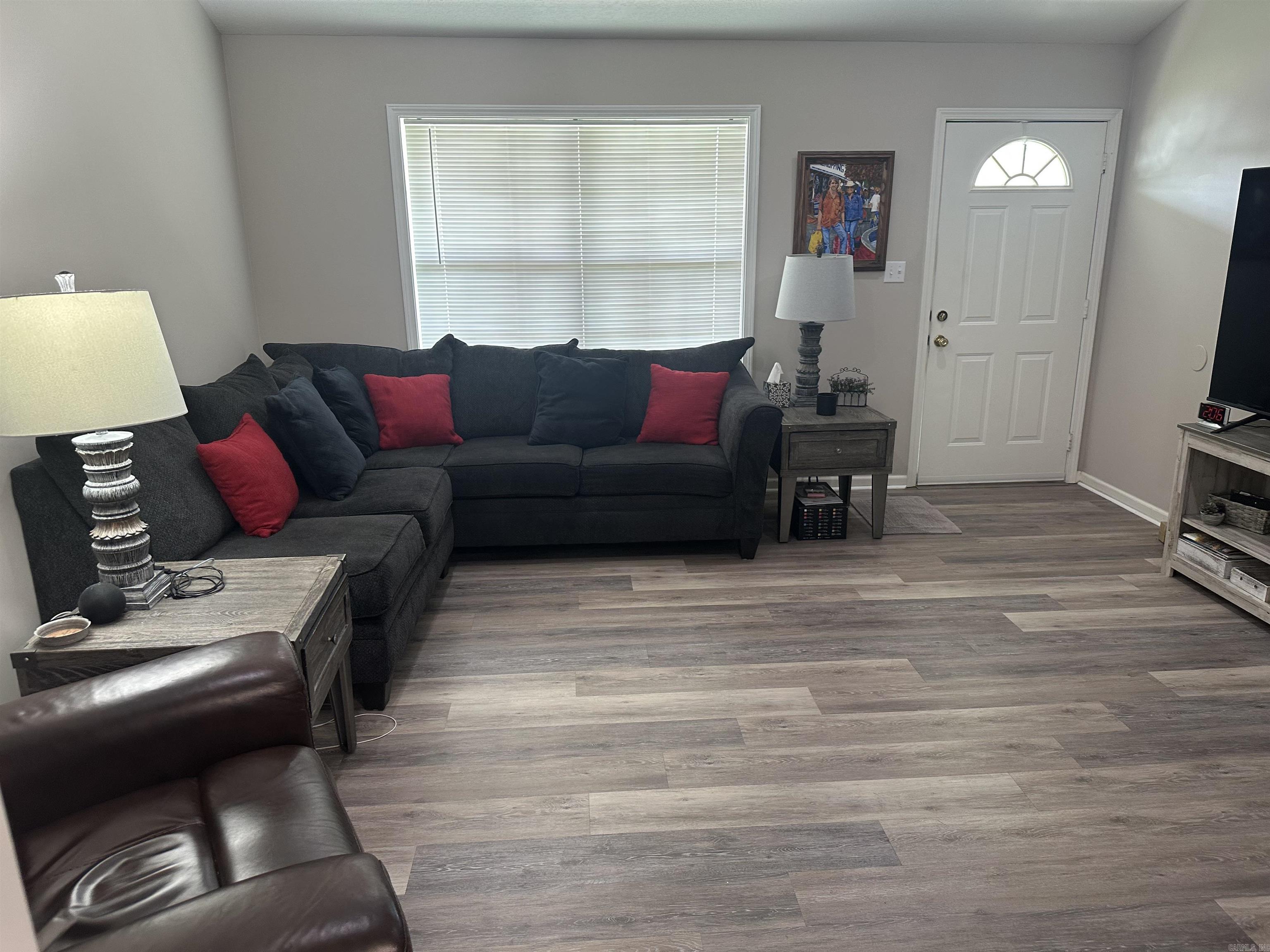 WALNUT CORNER - Residential