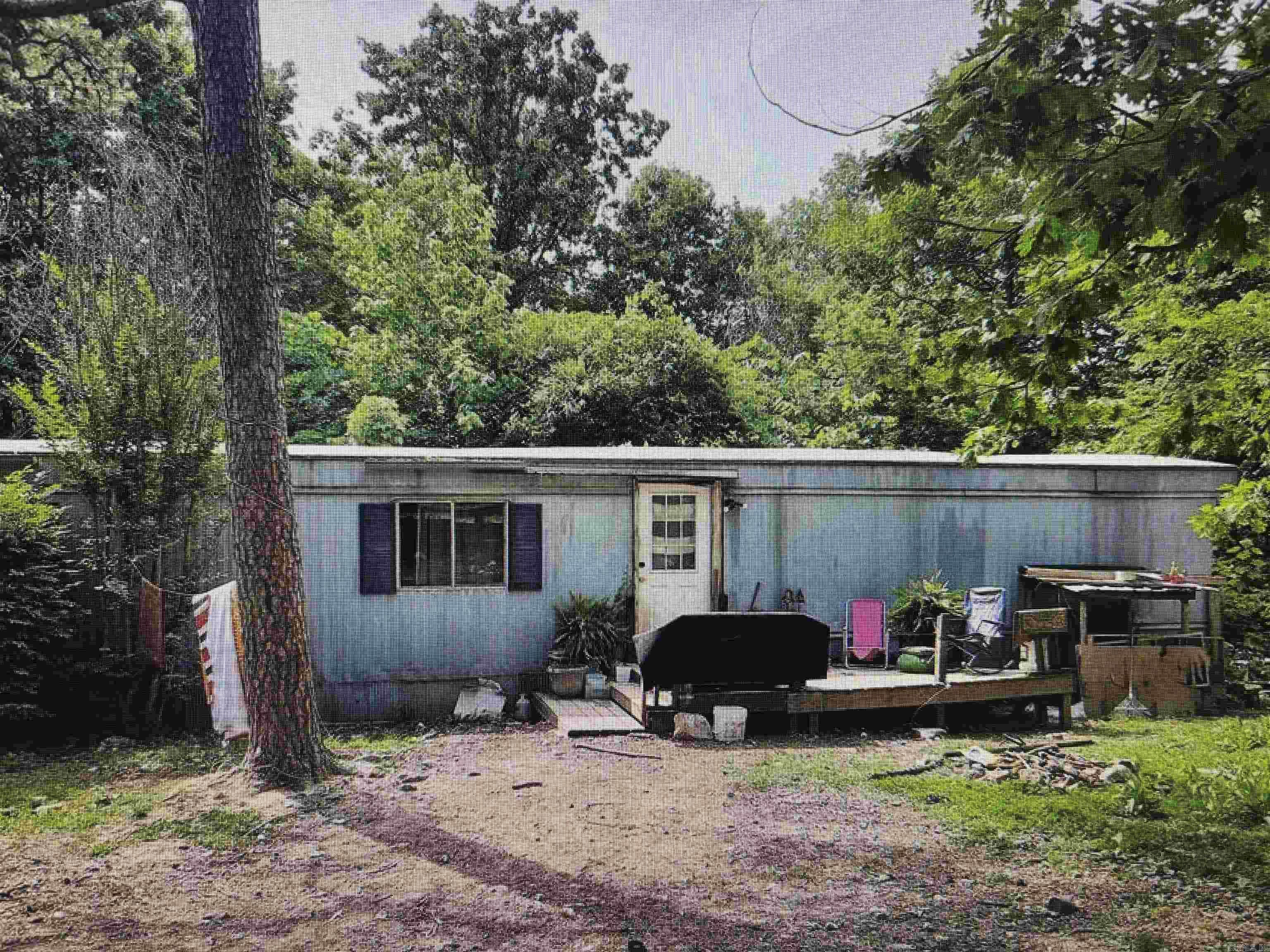 1.77 acres MOL located only a few minutes from Mountain View, White River, and the Ozark National Forest. The property has power, public water, a septic tank, and a 1995 mobile home that was previously a rental. The mobile is in poor repair and may not be restorable. The property is priced accordingly and could be ideal to set up an RV, Manufactured Home, or to build a new home. Call today!
