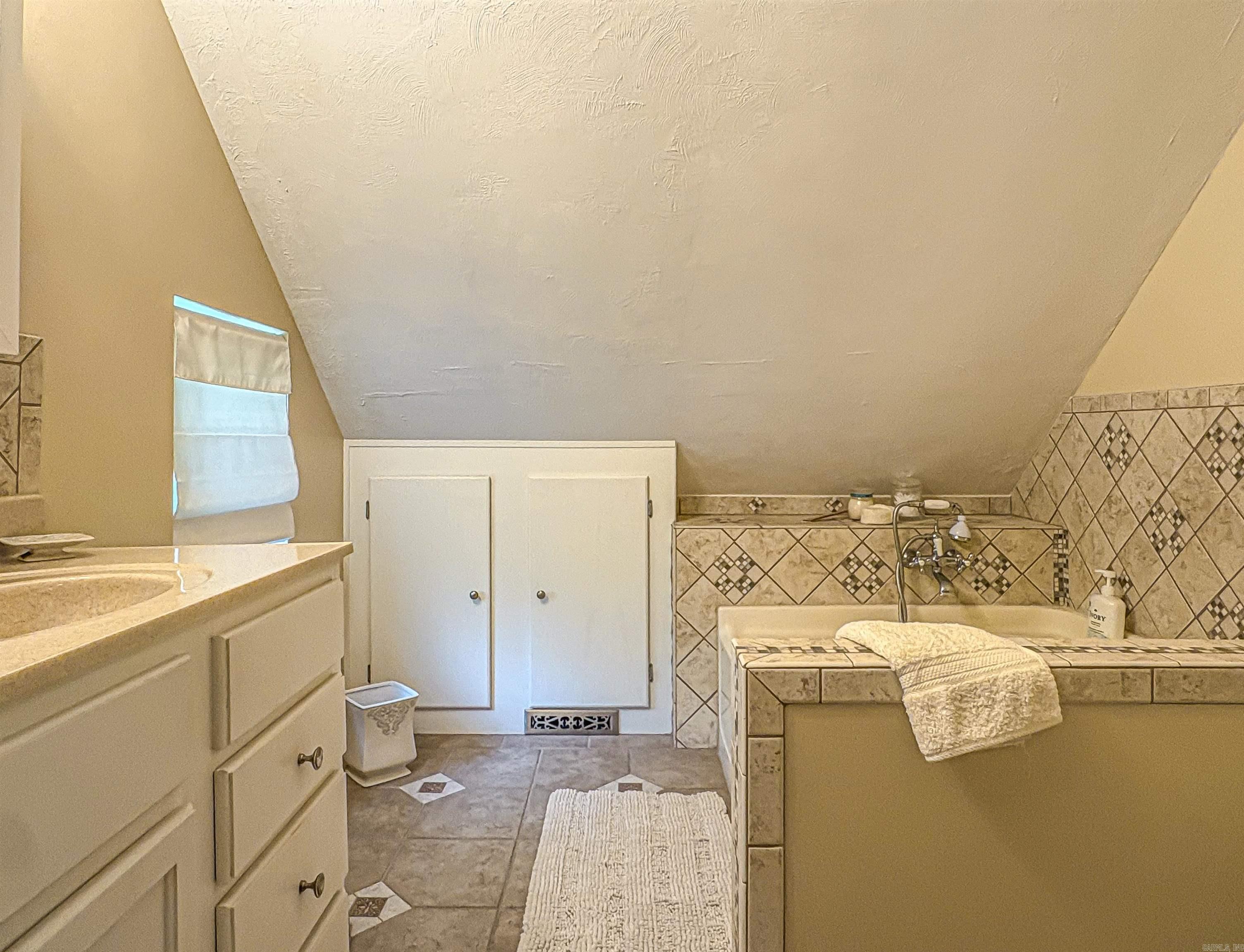 WHITE WATER ESTATES - Residential