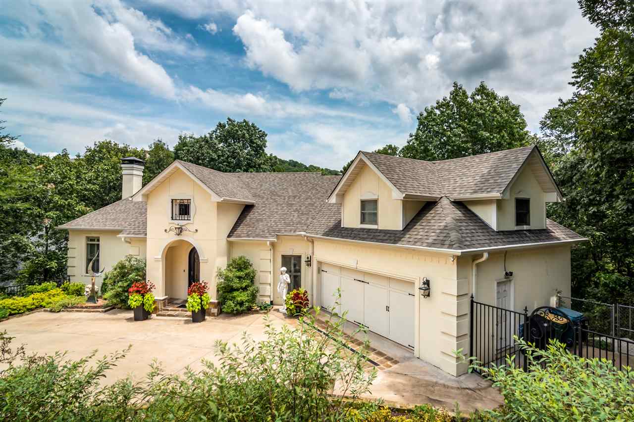 Beautifully updated contemporary home located on an oversized lot, 0.76 acre, in the Foxboro addition of Foxcroft! The main level offers a large great room w) f/p, gourmet kitchen, dining room, half bath & sun room w) f/p.  Recent updates include new Viking appliances, oak hardwood floors, generator & bathrooms. The master suite is privately tucked away upstairs. The lower level offers 2 bedrooms, 2 updated baths, a large den, office & library (could be a 4th bedrm). Decks overlook the private backyard.