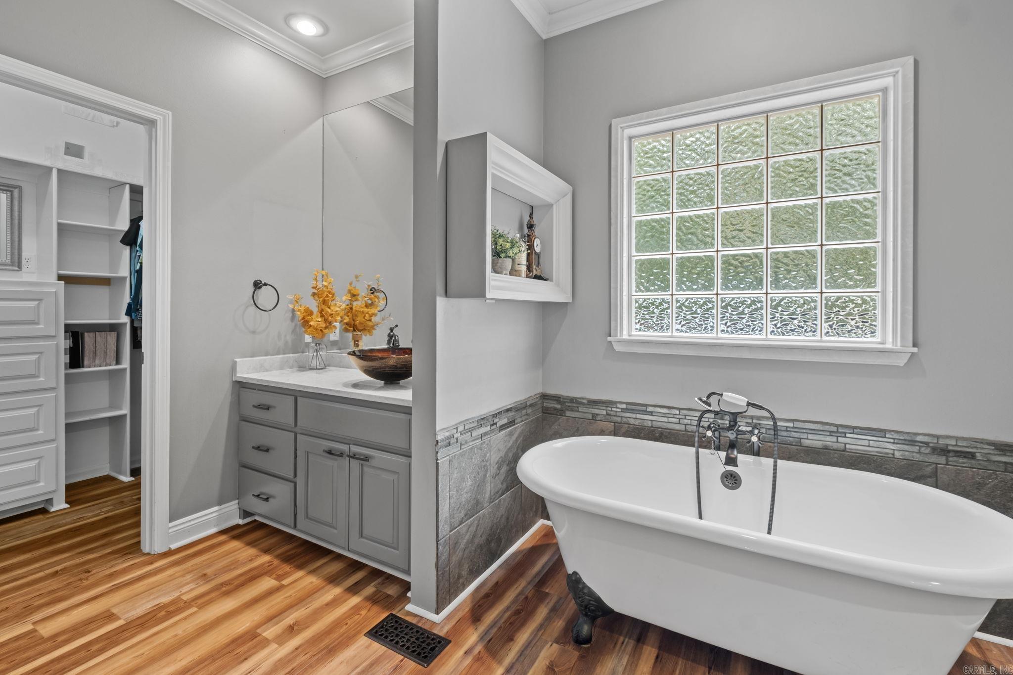 NORTH HILLS ESTATES - Residential