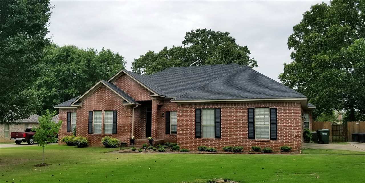 What do we like the most? Great natural lighting, backed up to the 1st hole Green, or the quiet neighborhood with large lots and beautiful yard?. Take advantage of the rare opportunity to get onto Charlie Dayer Dr in West Conway.  Convenient but removed from nearby shopping, restaurants and an quick jump onto I-40. Remodeled and updated with granite tops, some cabinets and paint. New roof in 2016. Just minutes from the Cadron Valley Country Club. Come see this home, you won't be disappointed.  Conway Corp.