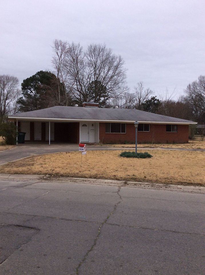Cute 3bd 2 ba home on large corner lot. Laminate hardwood in living room, dining, and hallways.Tile in wet areas. Carpet in all 3 bedrooms, new carpet in master bedroom, Entire interior of home has been painted. New fixtures throughout. HUGE CORNER LOT, Almost fully fenced. This home is move in ready. Taxes are without the 350.00 tax credit. Call me about 100% financing on this home.