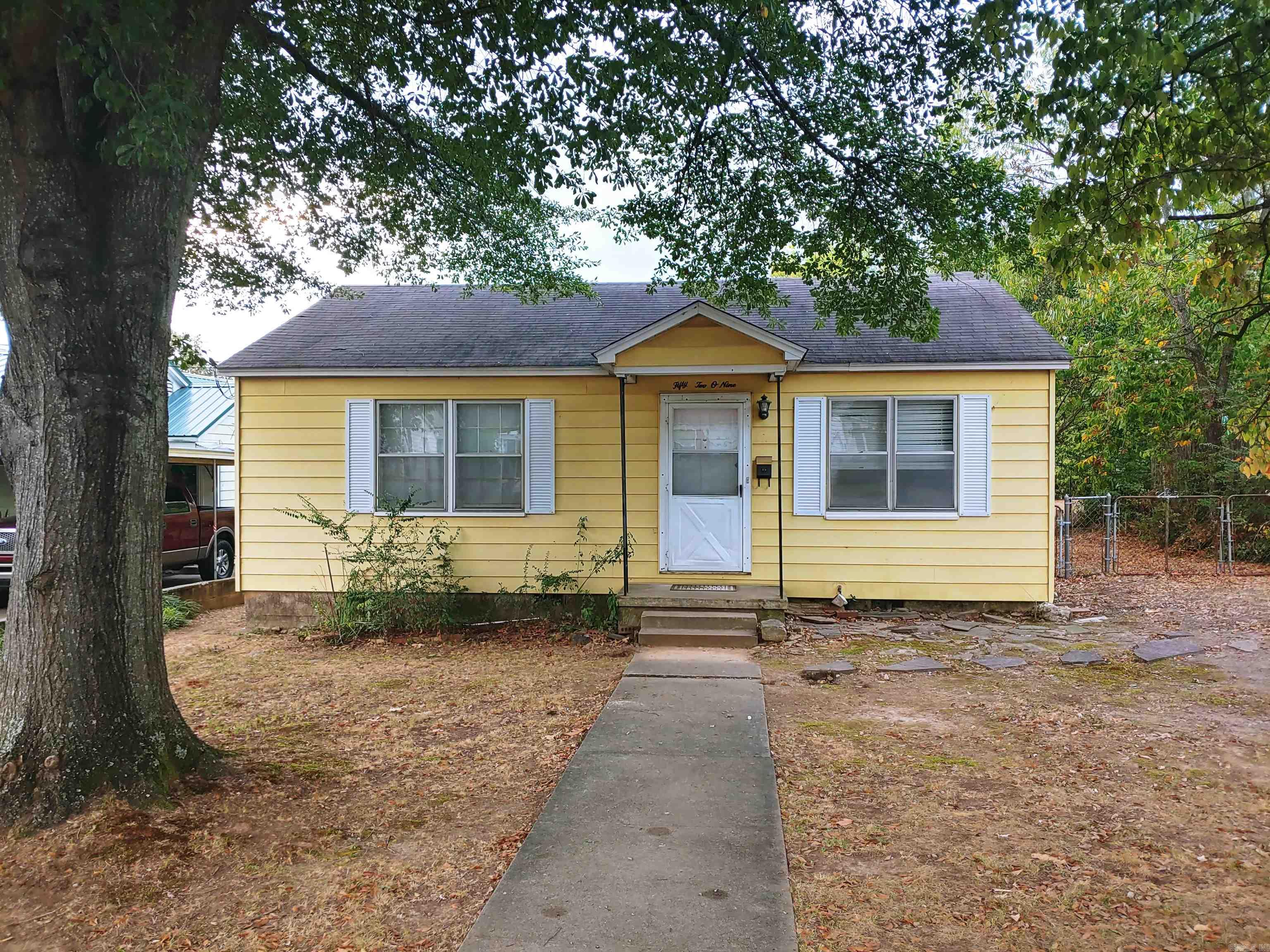 All information at DeatonGroupRealty.com/rentals, including self-showing instructions & application. Refrigerator included, if needed. Some pets allowed w/additional pet fees. This bungalow style home is well kept & ready to be moved into, with recent updates including paint, bathroom, roof, heat and air, and water heater. Hardwood flooring. No carpet. Includes interior laundry room and exterior storage/work shop, plus fenced in backyard. Located in a quiet neighborhood, just off of Camp Robinson.