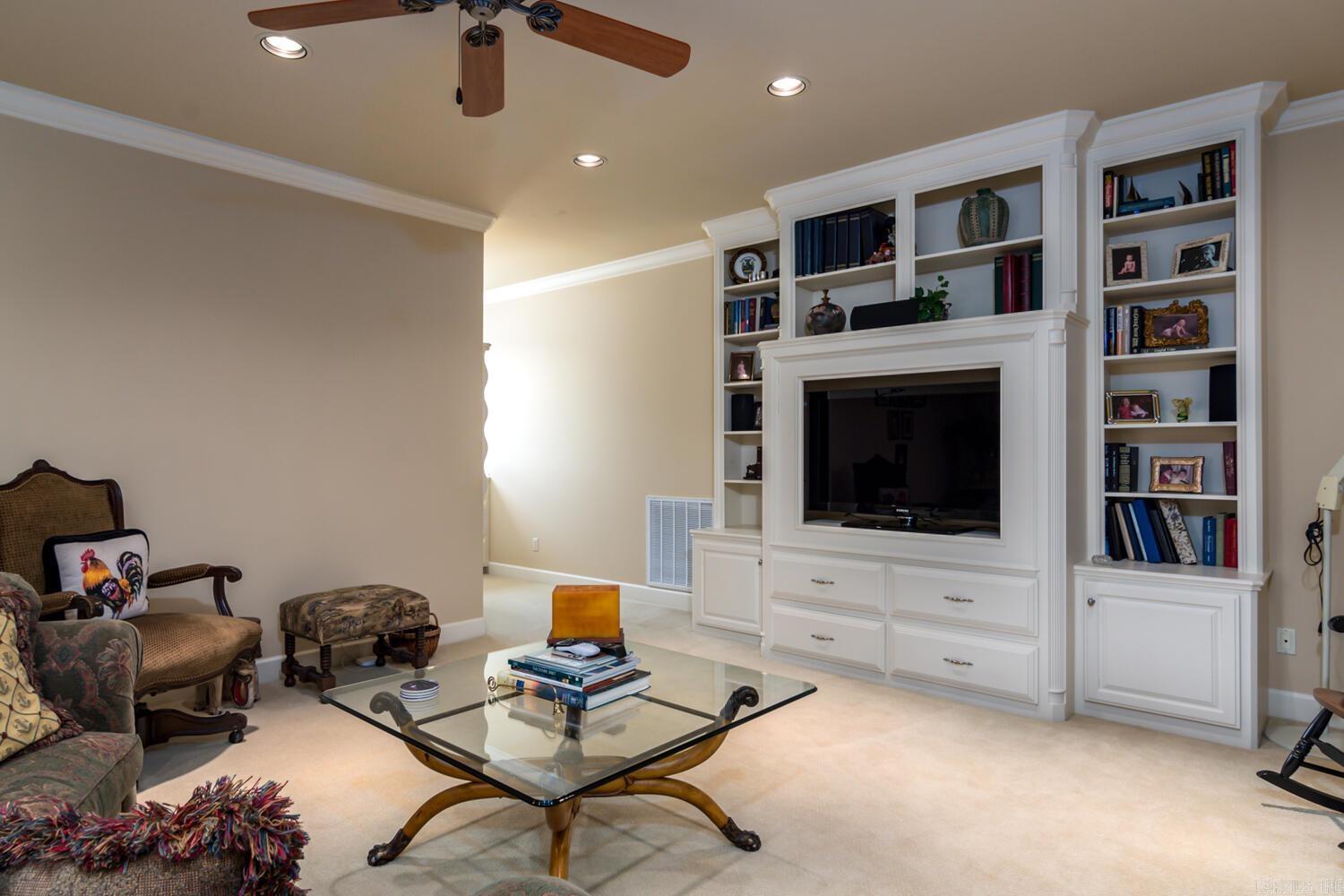 CHENAL VALLEY SOLOGNE CIRCLE - Residential