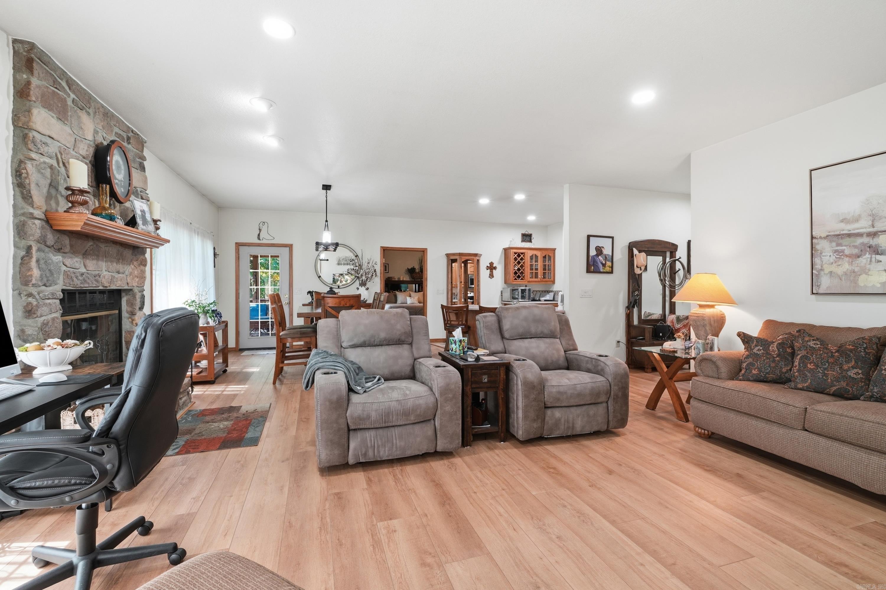 CASTLE RIDGE - Residential