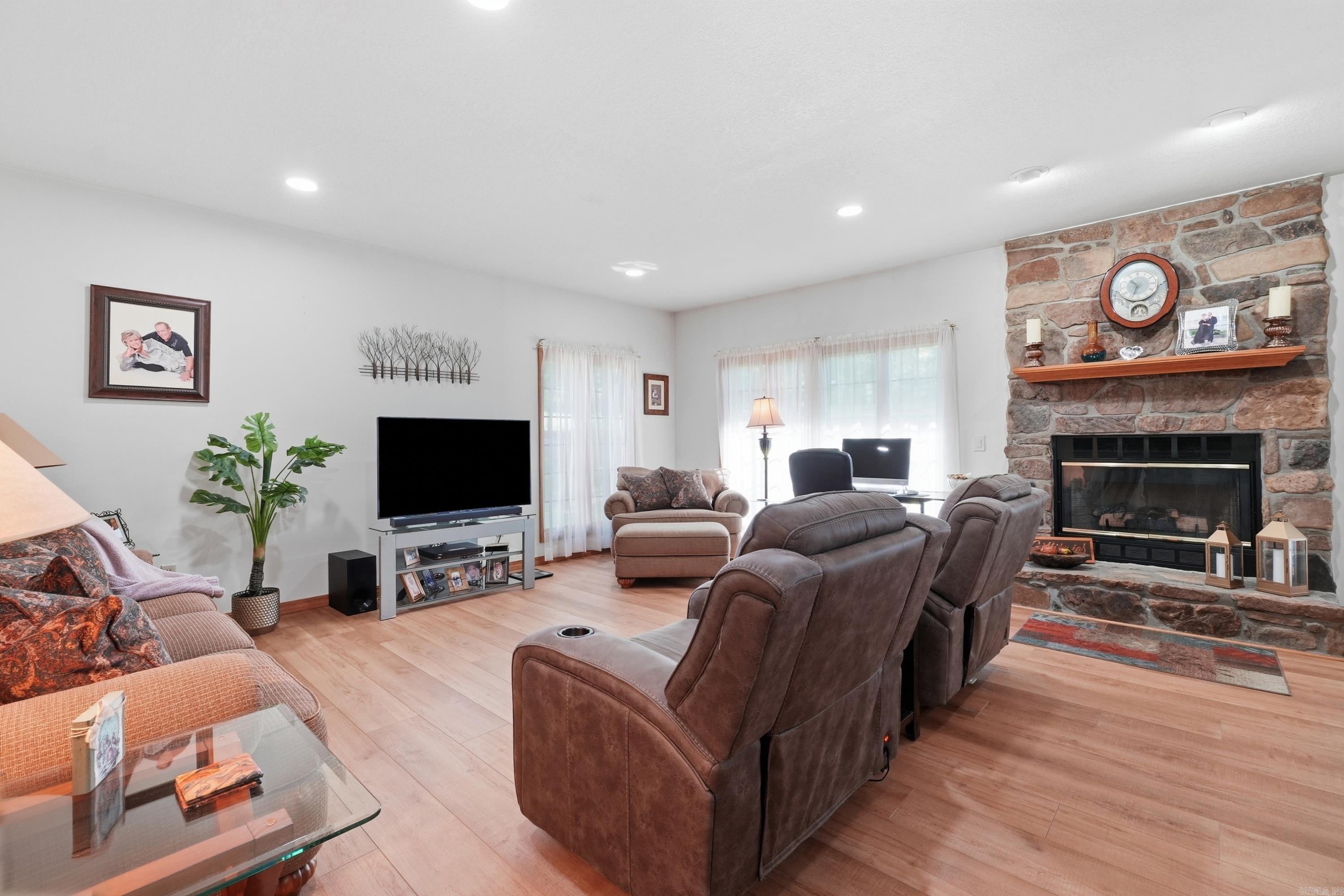 CASTLE RIDGE - Residential