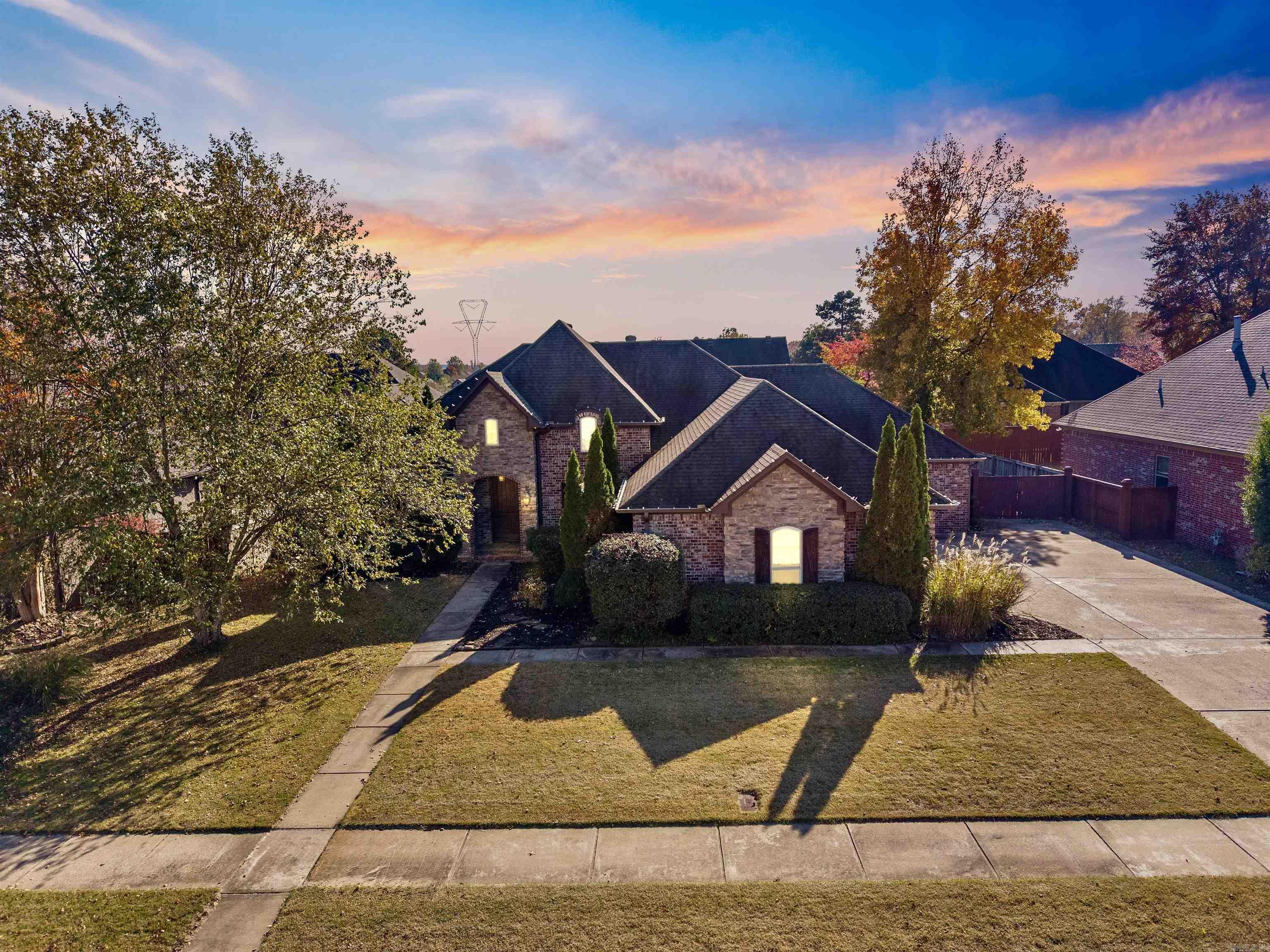 Welcome to this stunning 4-bedroom, 3.5-bath home in the sought after Fieldstone Subdivision in West Conway! This home is designed for comfort and function. It features an open concept layout with a split floor plan. The primary suite and two bedrooms are on the main level; upstairs offers a fourth bedroom, full bath, and large bonus room! The primary bath is a retreat with dual vanities, jetted tub, walk-in shower, and oversized closet. New flooring (2023). The kitchen boasts ample stained cabinetry, walk-in pantry, and island/bar, opening to a cozy hearth room with fireplace. Extras include an 85-gallon water heater (2023), built-in interior/exterior speaker system, and large three-car garage. Out back, you’ll love the fenced-in backyard. Perfect for kids, pets, or outdoor entertaining. Sellers will negotiate a flooring allowance with an accepted offer and $750 towards a home warranty. With its spacious layout, updates, and prime location, this home is ready for its next owners and move in ready. Don't miss out on this one, schedule your showing today!