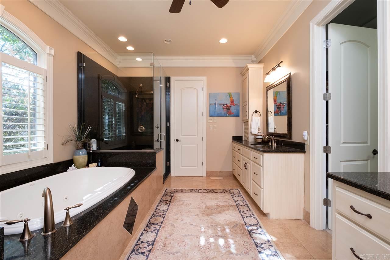 CHENAL DOWNS - Residential