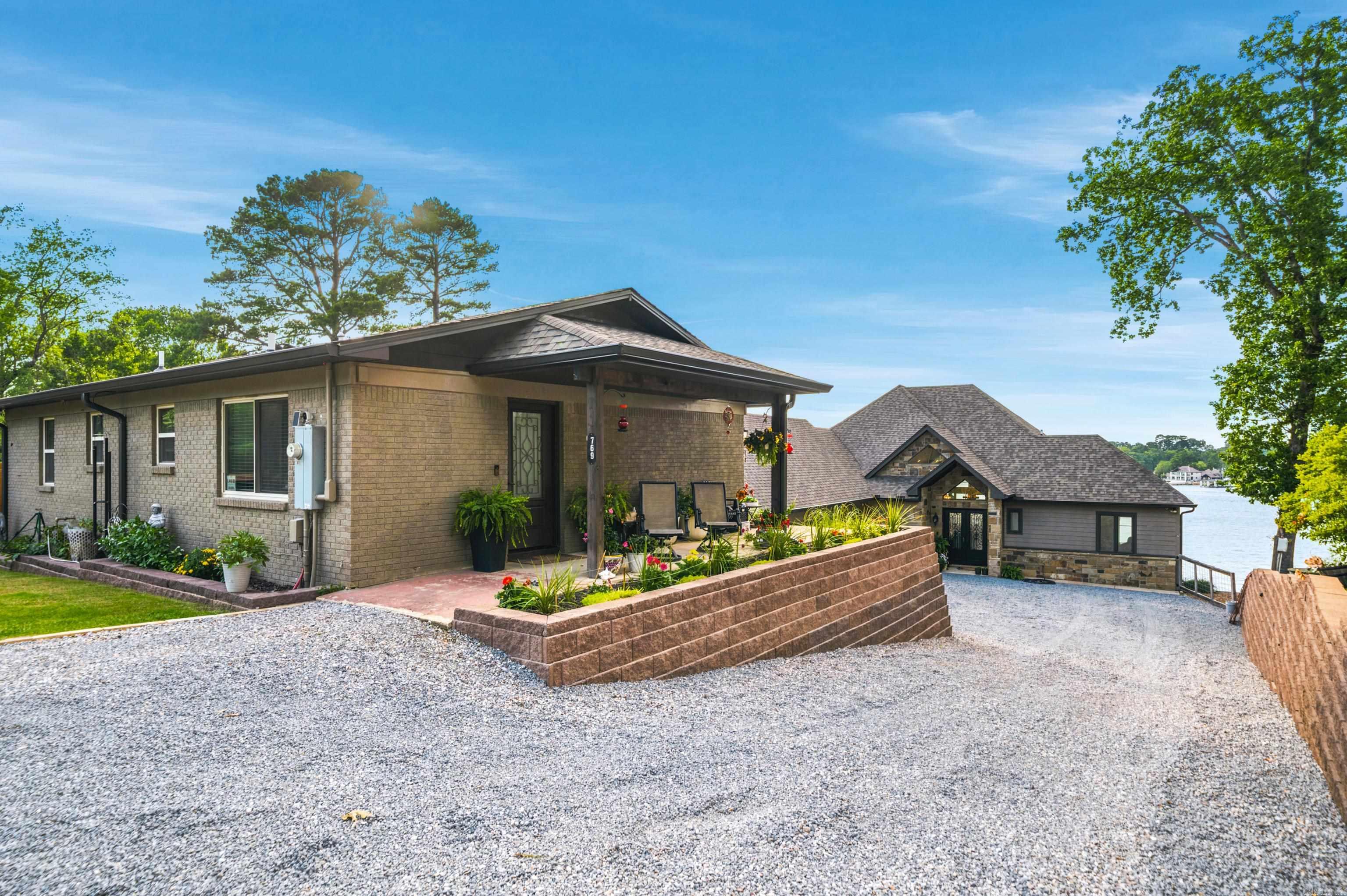 NELSON & BRIAN - Residential