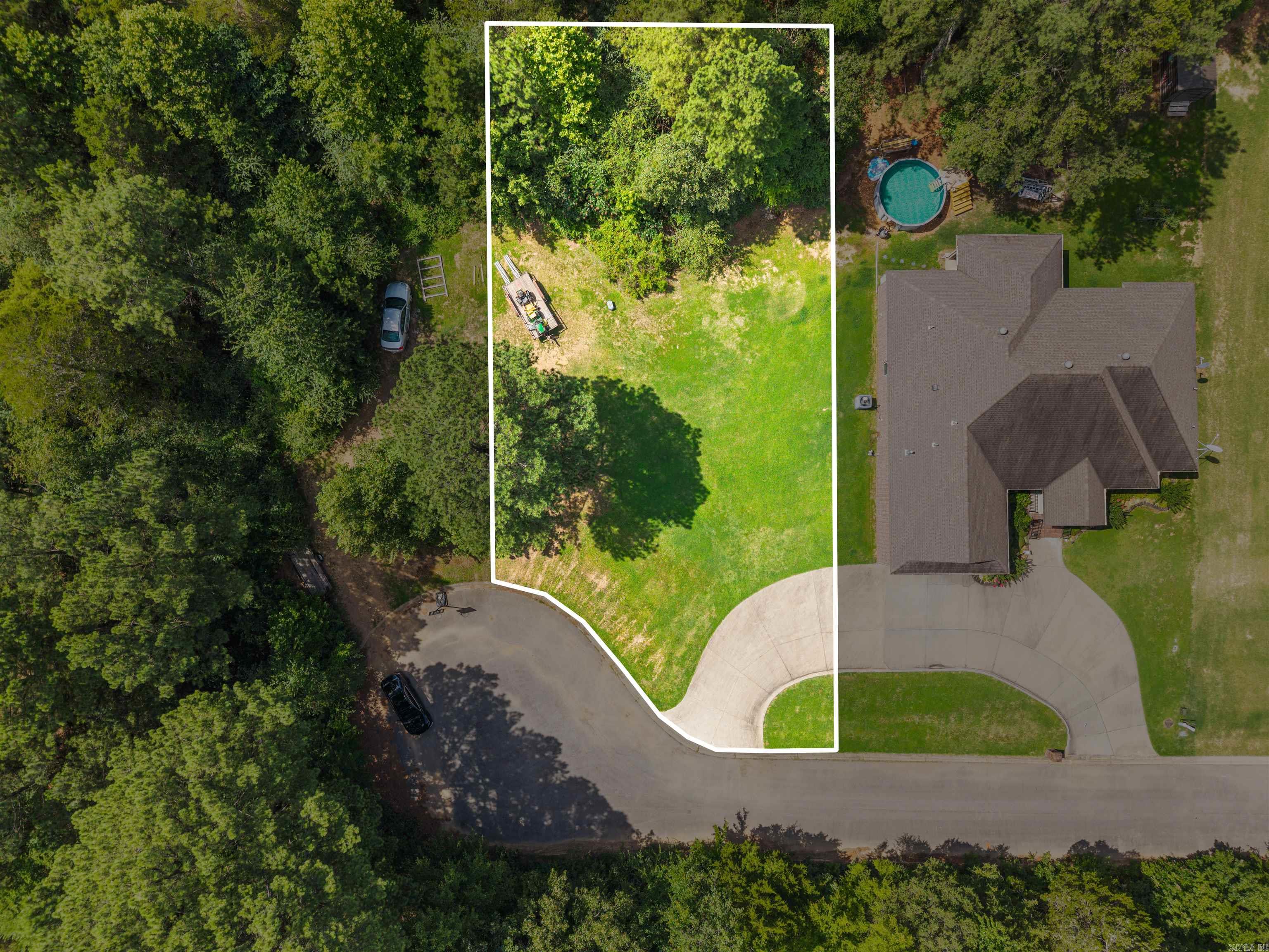 One of Searcy's most private neighborhoods, Valley Court is tucked away off of Country Club Road.  Just a short ride to the Searcy Country Club golf course, shopping, schools and many more amenities.  Schedule your showing today and start drawing the plans for your dream home in this wonderful, quiet neighborhood on the west side of Searcy! Could potentially be a double lot as the lot next door is available for sale as well! Only a few lots remain in this subdivision. Developer is motivated and open to reviewing all reasonable offers.