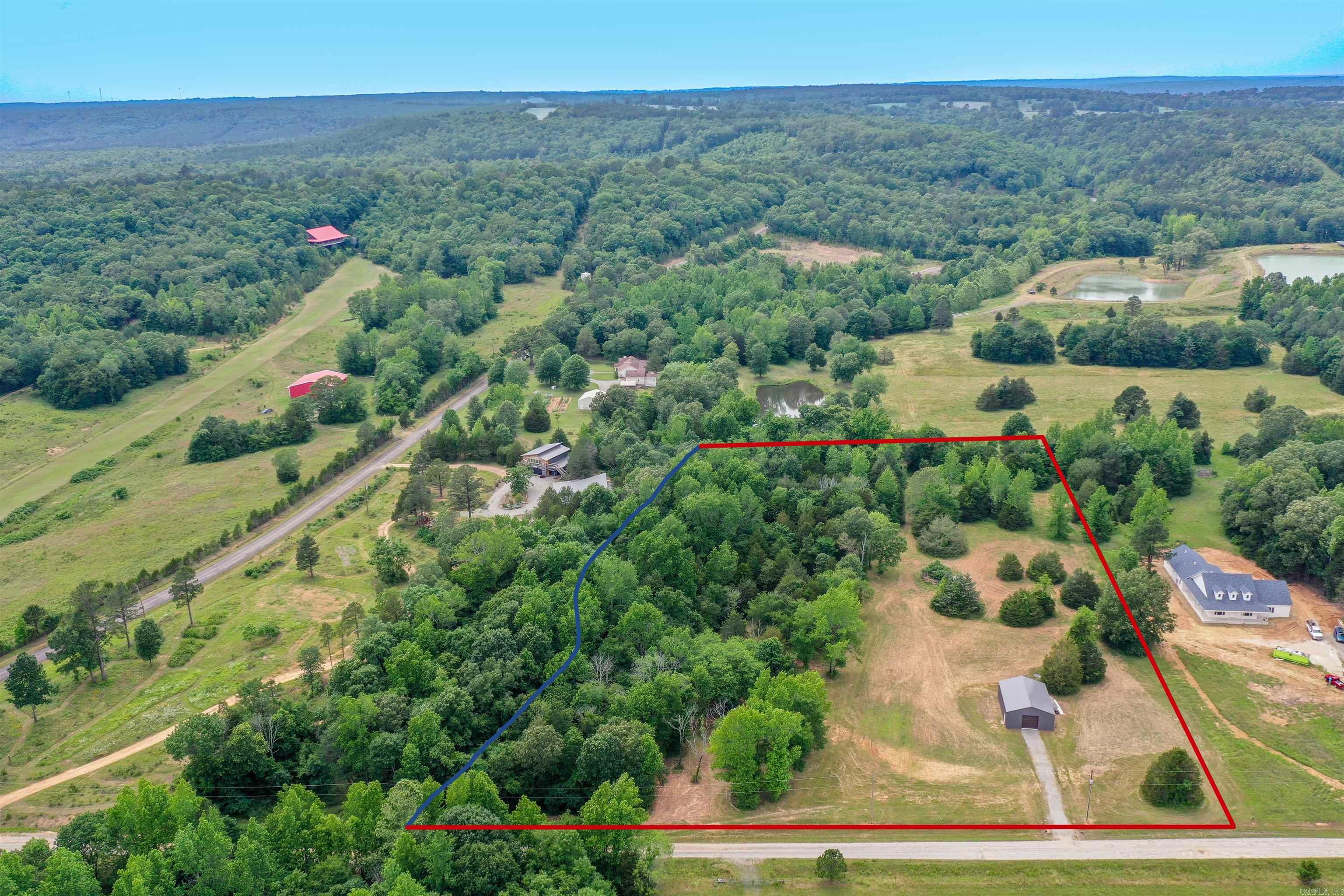 Discover the perfect blend of tranquility and convenience with this stunning 7.71-acre property, located just 15 minutes from the city limits of Searcy. Featuring a newly built 30x40 workshop and a creek, this property is nestled in the heart of the picturesque countryside. It offers breathtaking views, an established deer population, and essential utilities you need to start building your dream home or weekend hunting getaway.