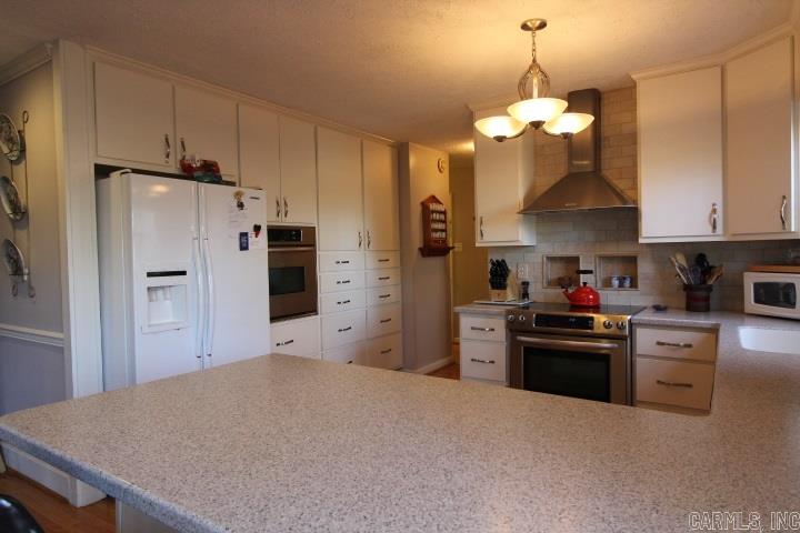 MAUMELLE CLUB MANOR TO CRYSTAL - Residential